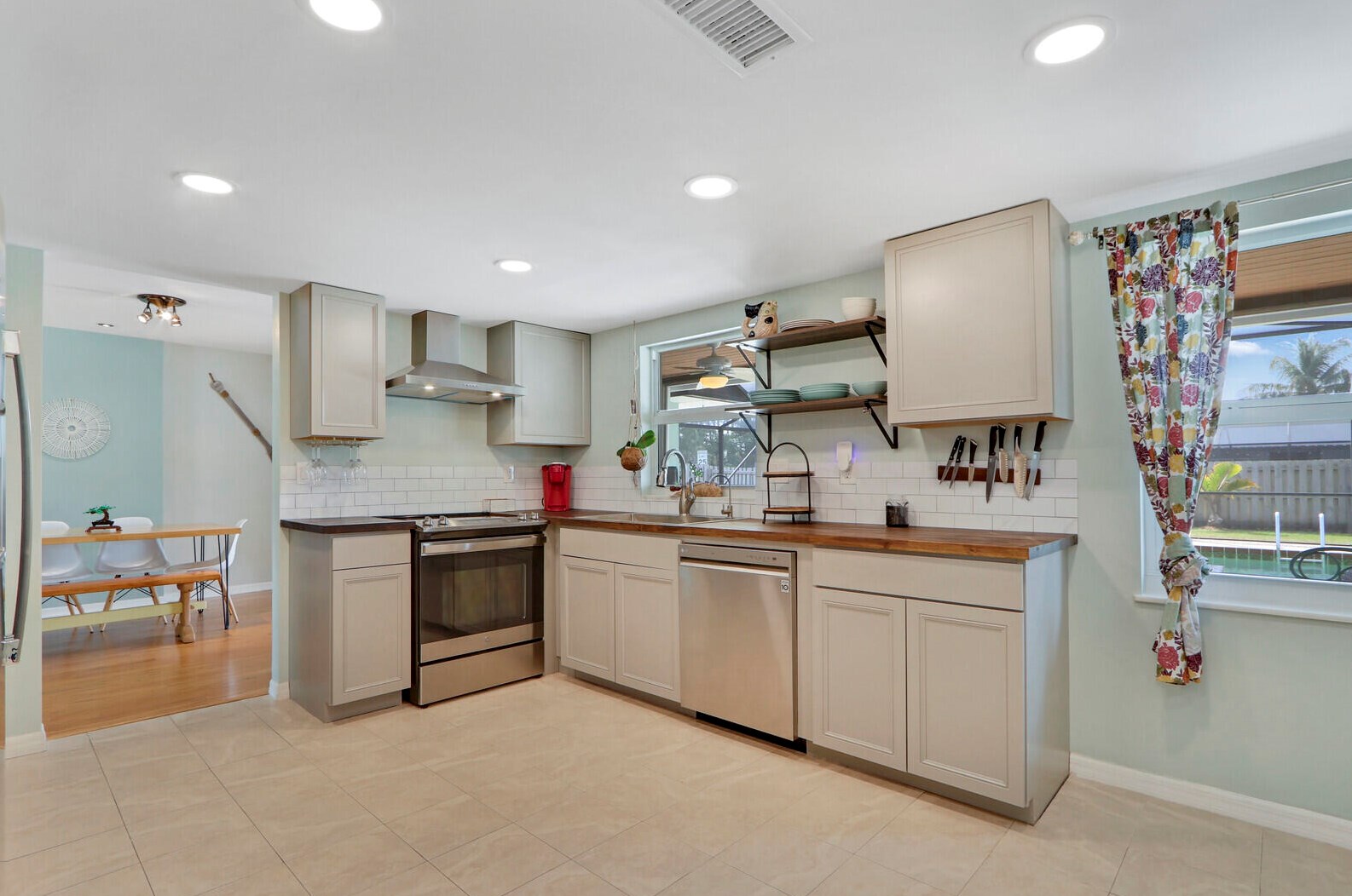 6501 Paso Robles Blvd, Fort Pierce FL  34951-1224 exterior