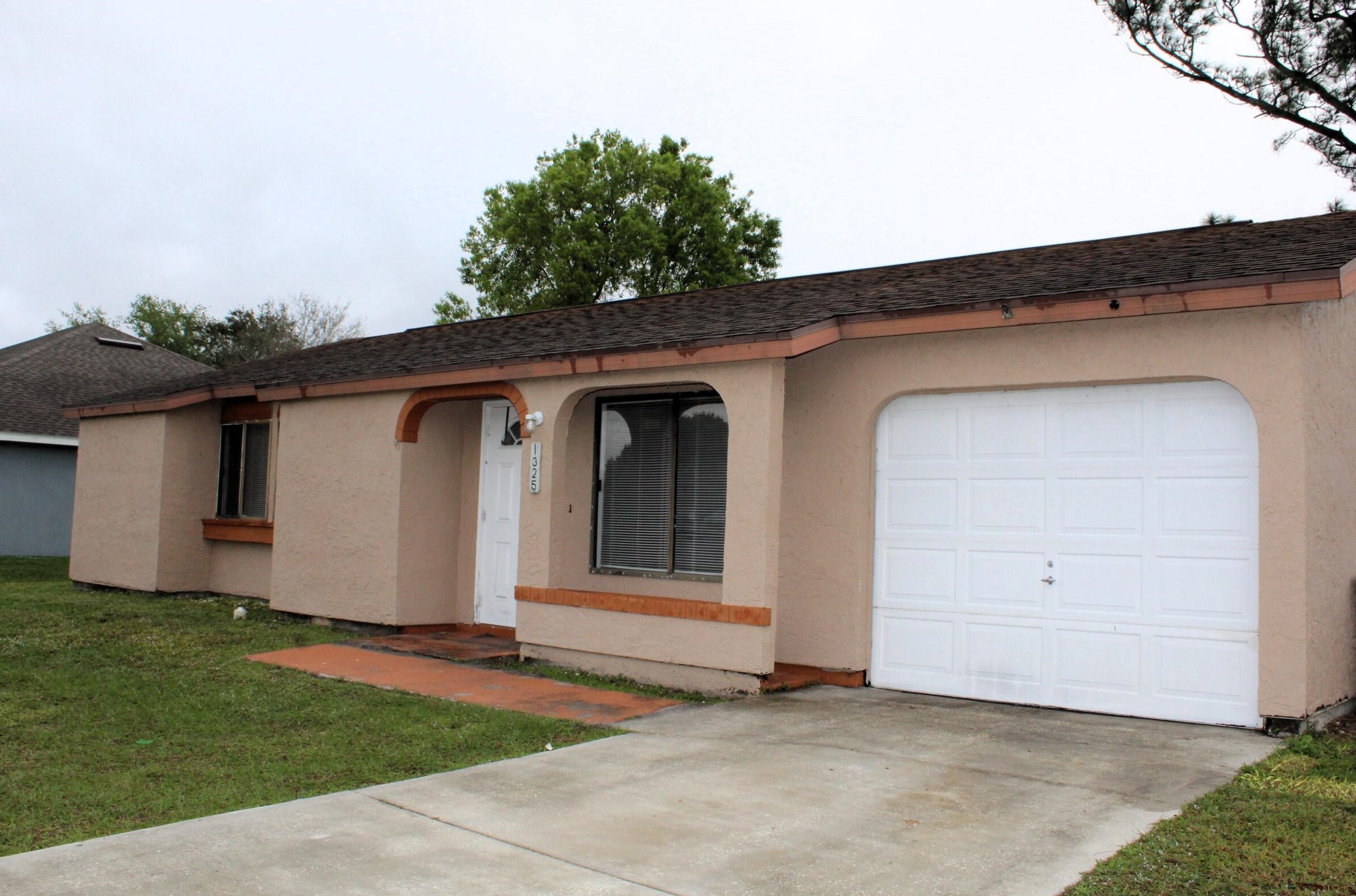 1325 Se Sandia Dr, Fort Pierce, FL 34983
