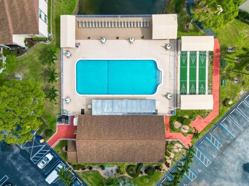 315 Knotty Pine Cir, Lake Worth FL 33463-9184 exterior