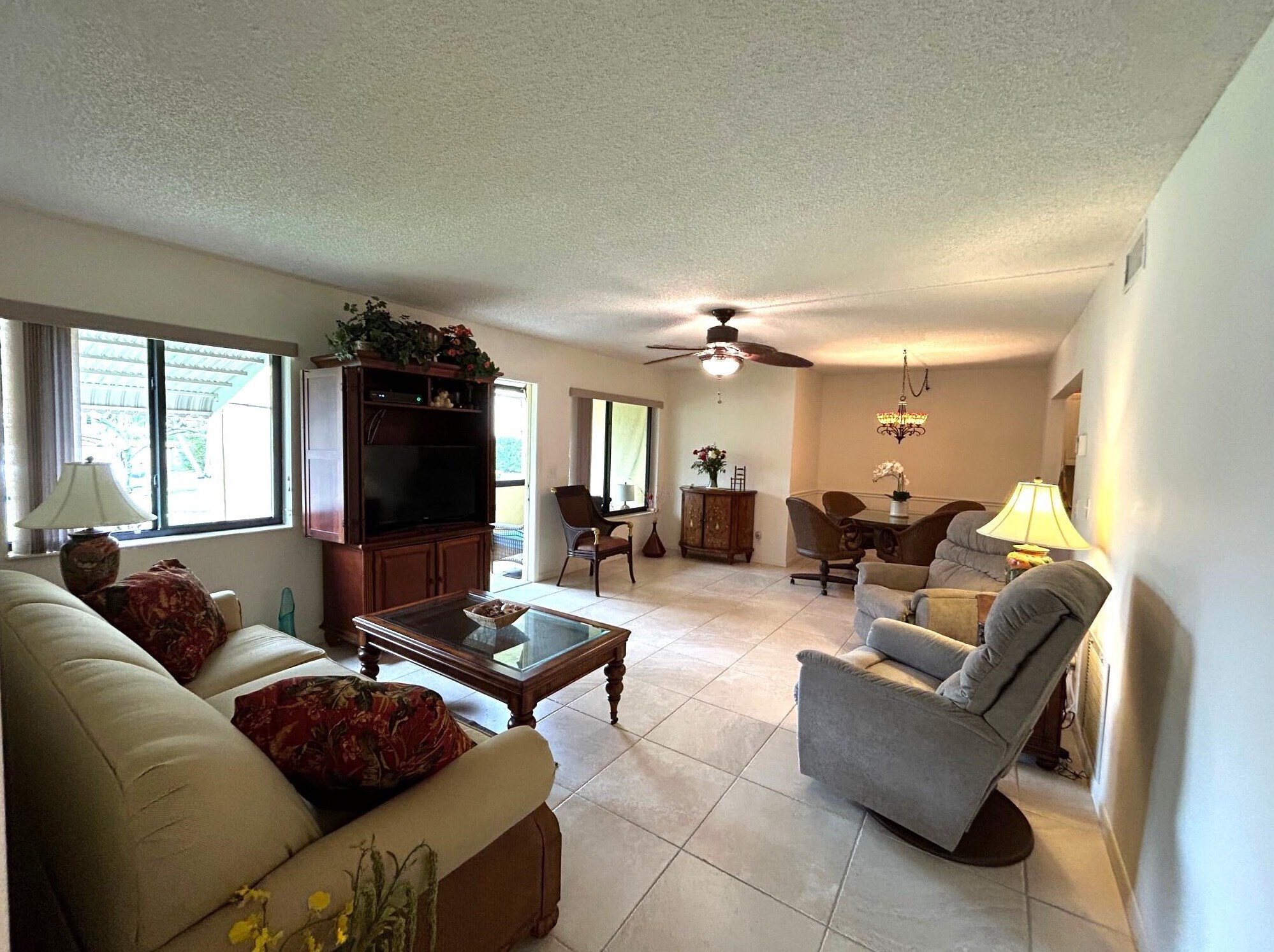 239 Pine Hov Cir #d-1, Lake Worth, FL 33463