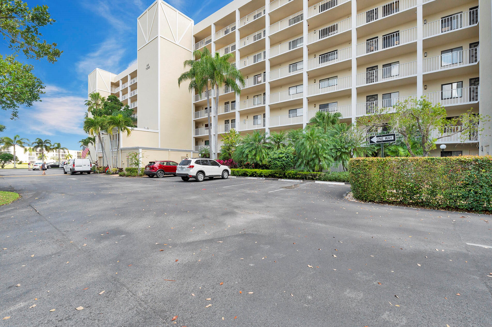 7260 Kinghurst Dr #506, Delray Beach, FL 33446
