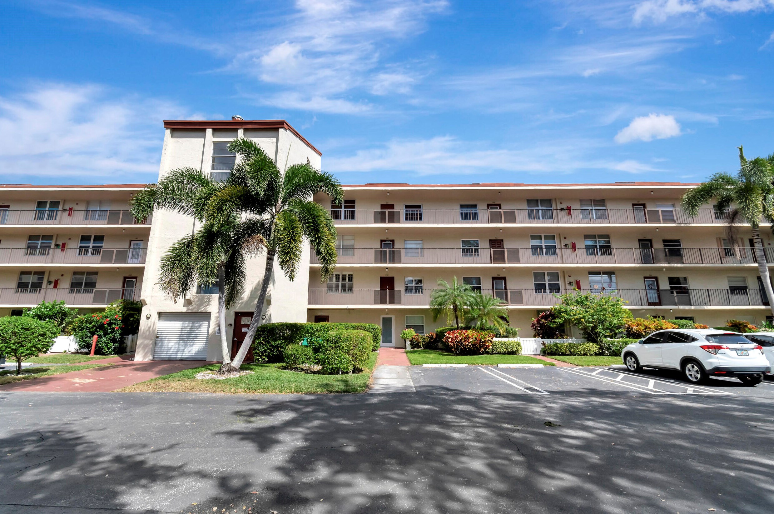 26 Abbey Ln #305, Delray Beach, FL 33446
