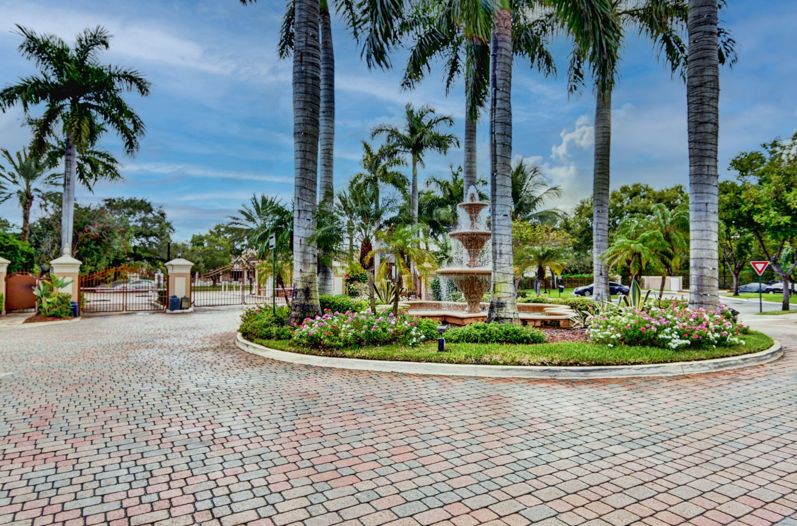 117 Villa Cir, Boynton Beach FL  33435-8902 exterior
