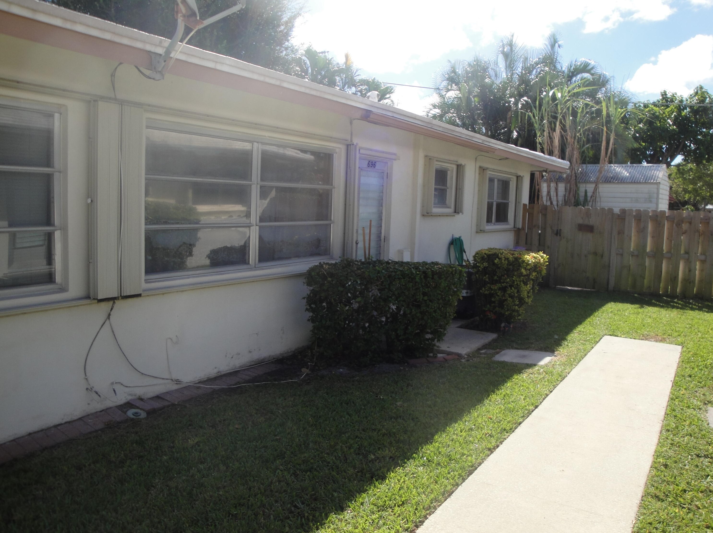 696 Hastings St, Boca Raton FL 33487-3909 exterior