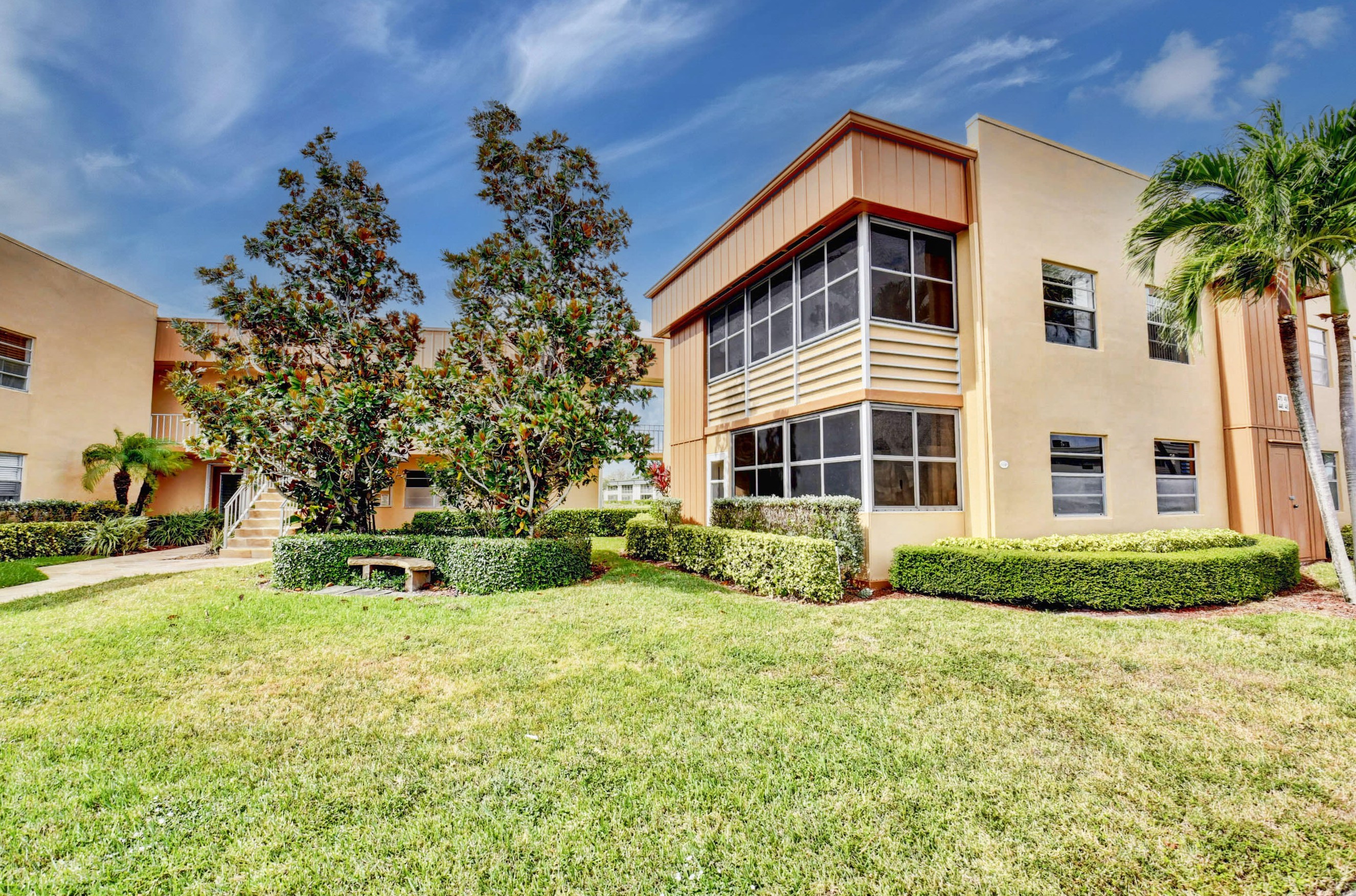 445 Flanders J, Delray Beach, FL 33484