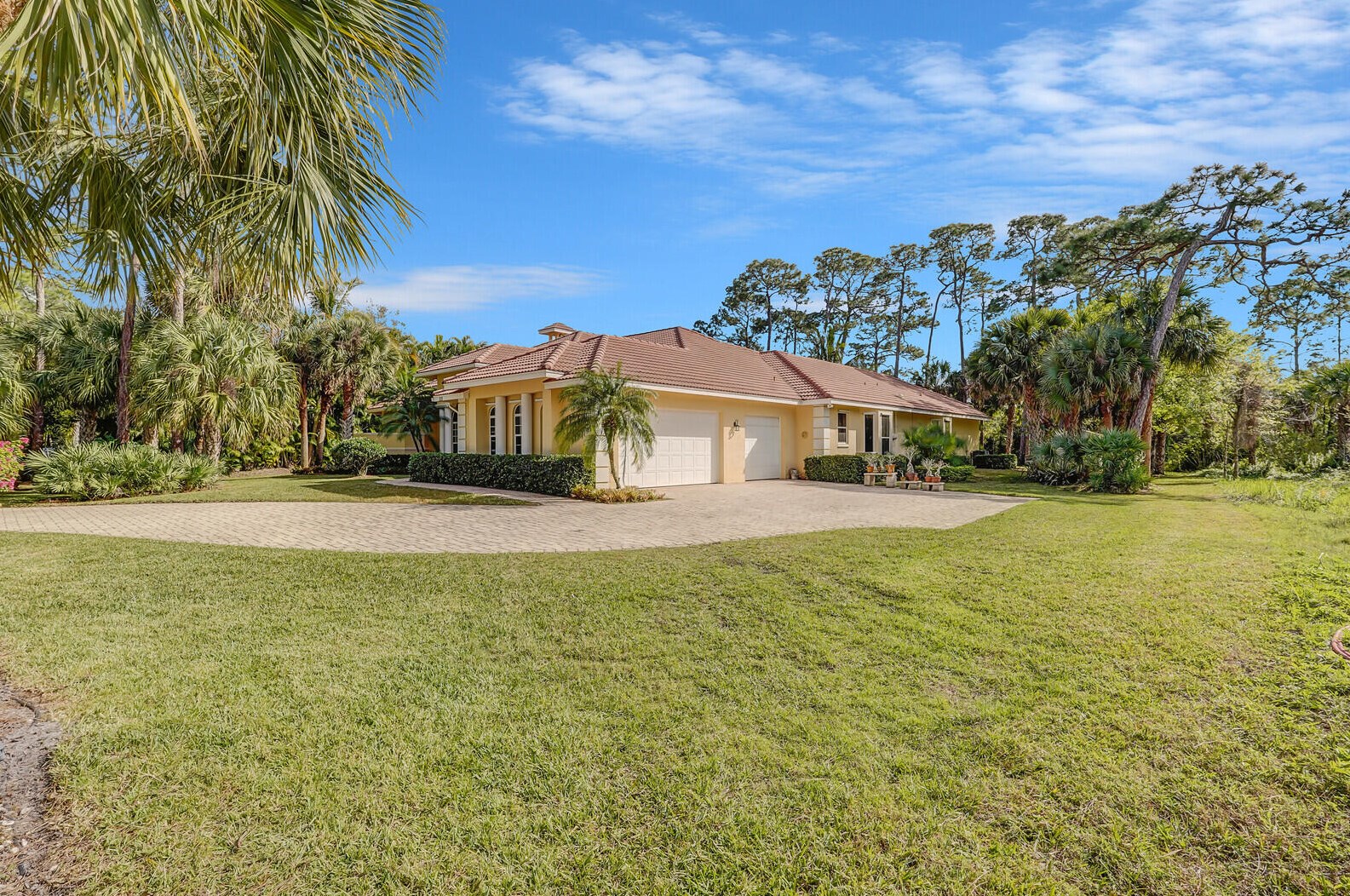 113 Charleston Oaks Dr, Fort Pierce, FL 34983-3345