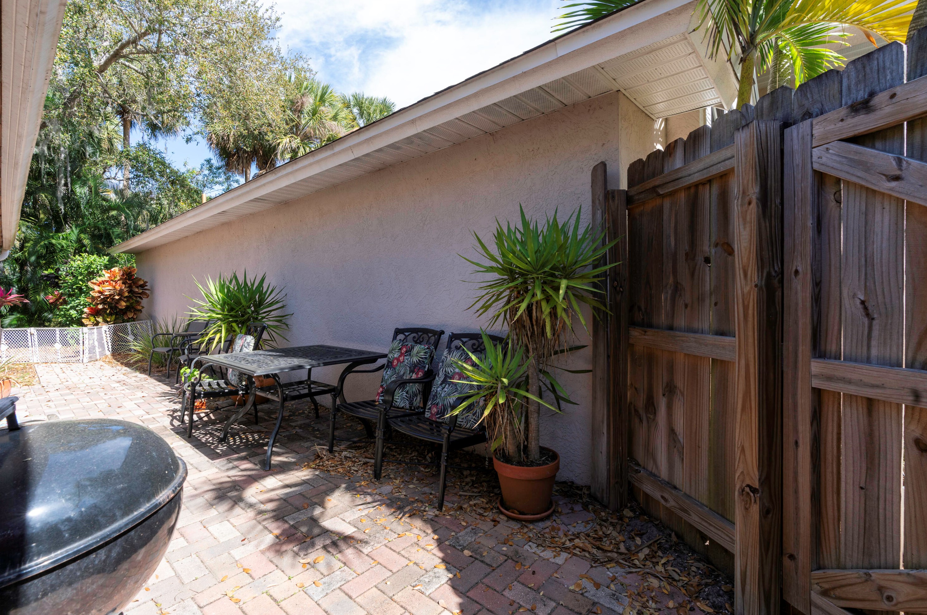 482 10th Pl, Vero Beach FL  32960-6818 exterior