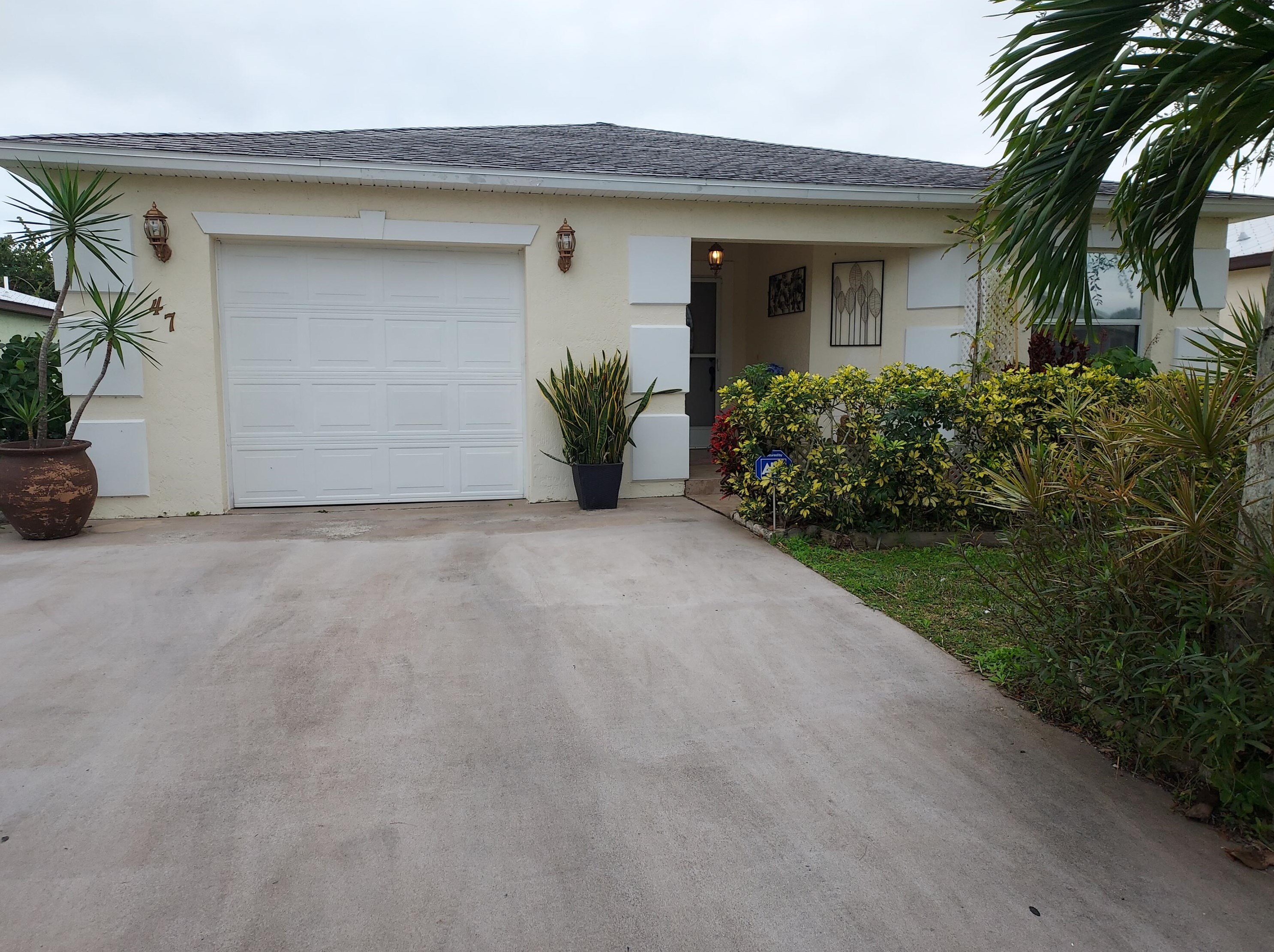 47 Florida Way, Fort Pierce, FL 34952-8537