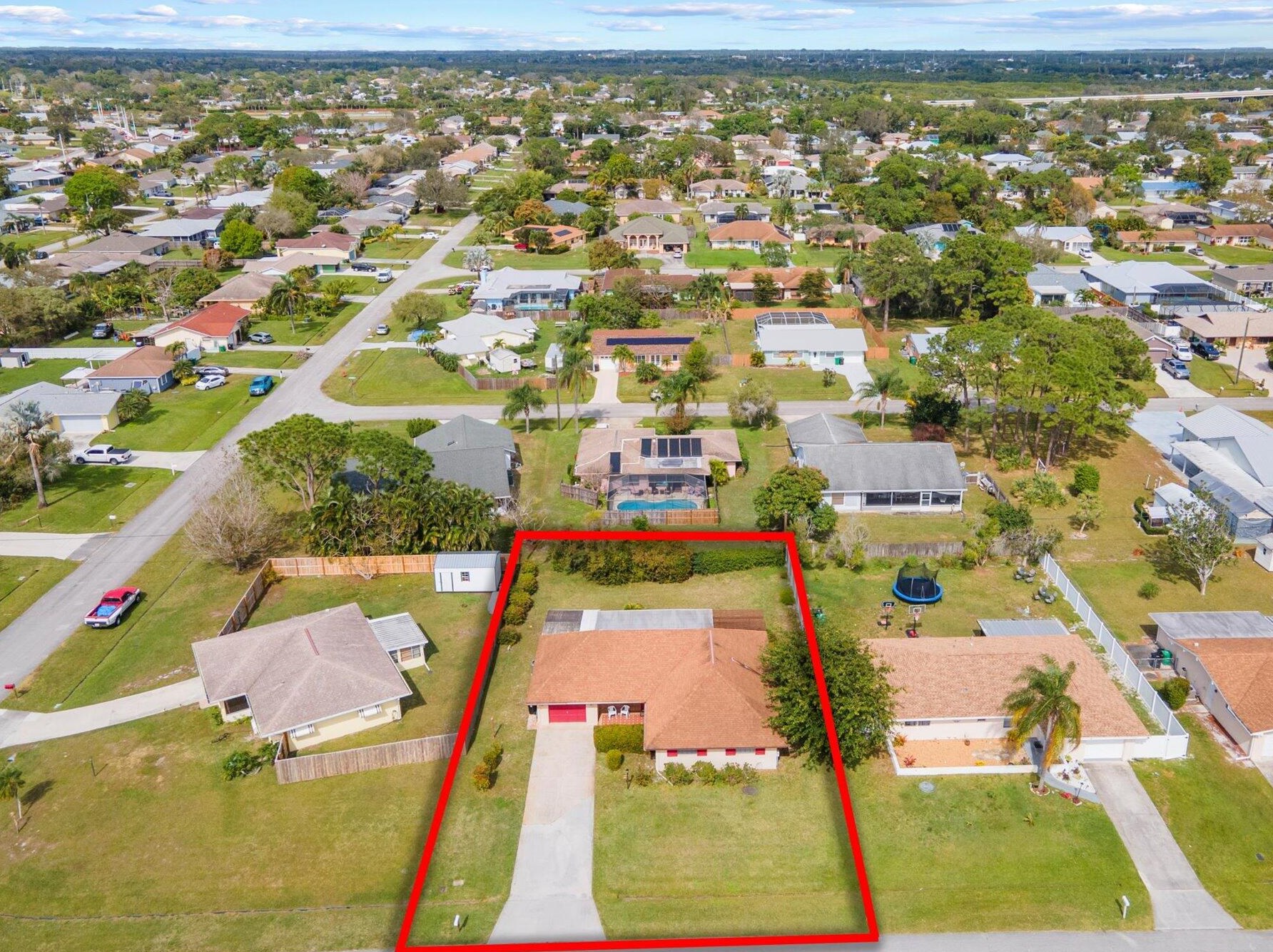 911 Walters Ter, Fort Pierce, FL 34983-3931