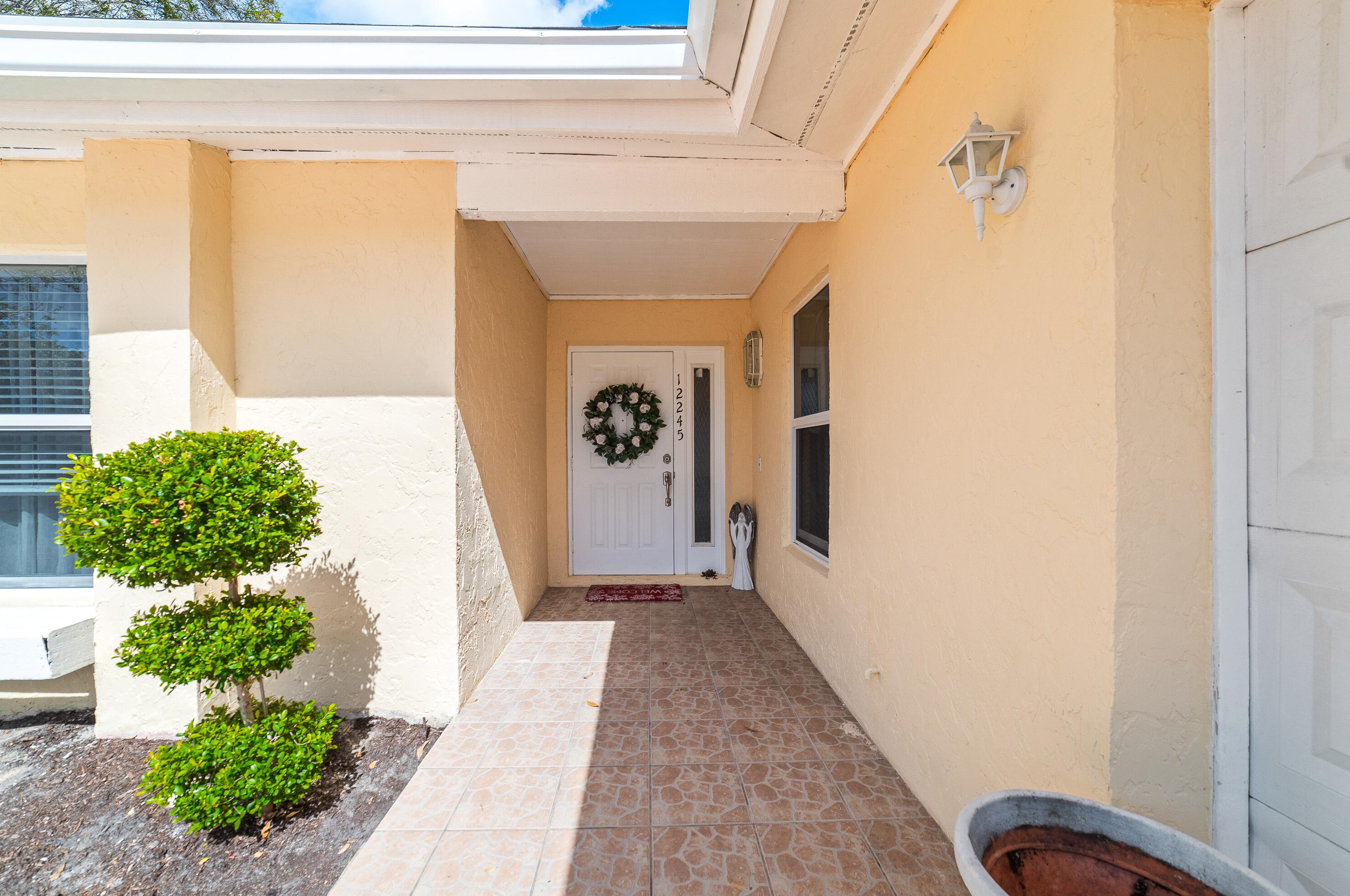 12245 Old Country Rd, West Palm Beach, FL 33414-4853