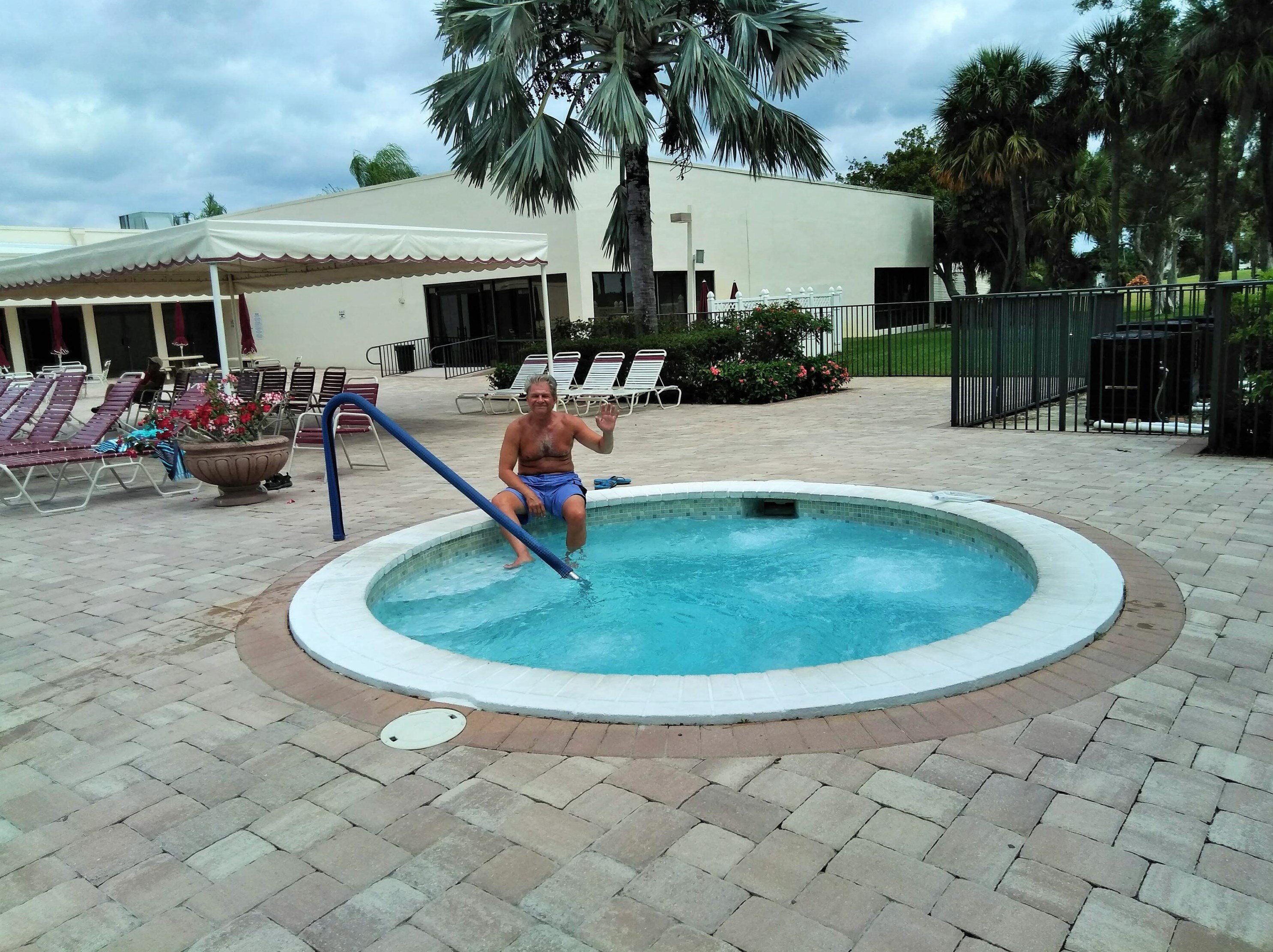 7682 Tahiti Ln, Lake Worth FL  33467-4915 exterior