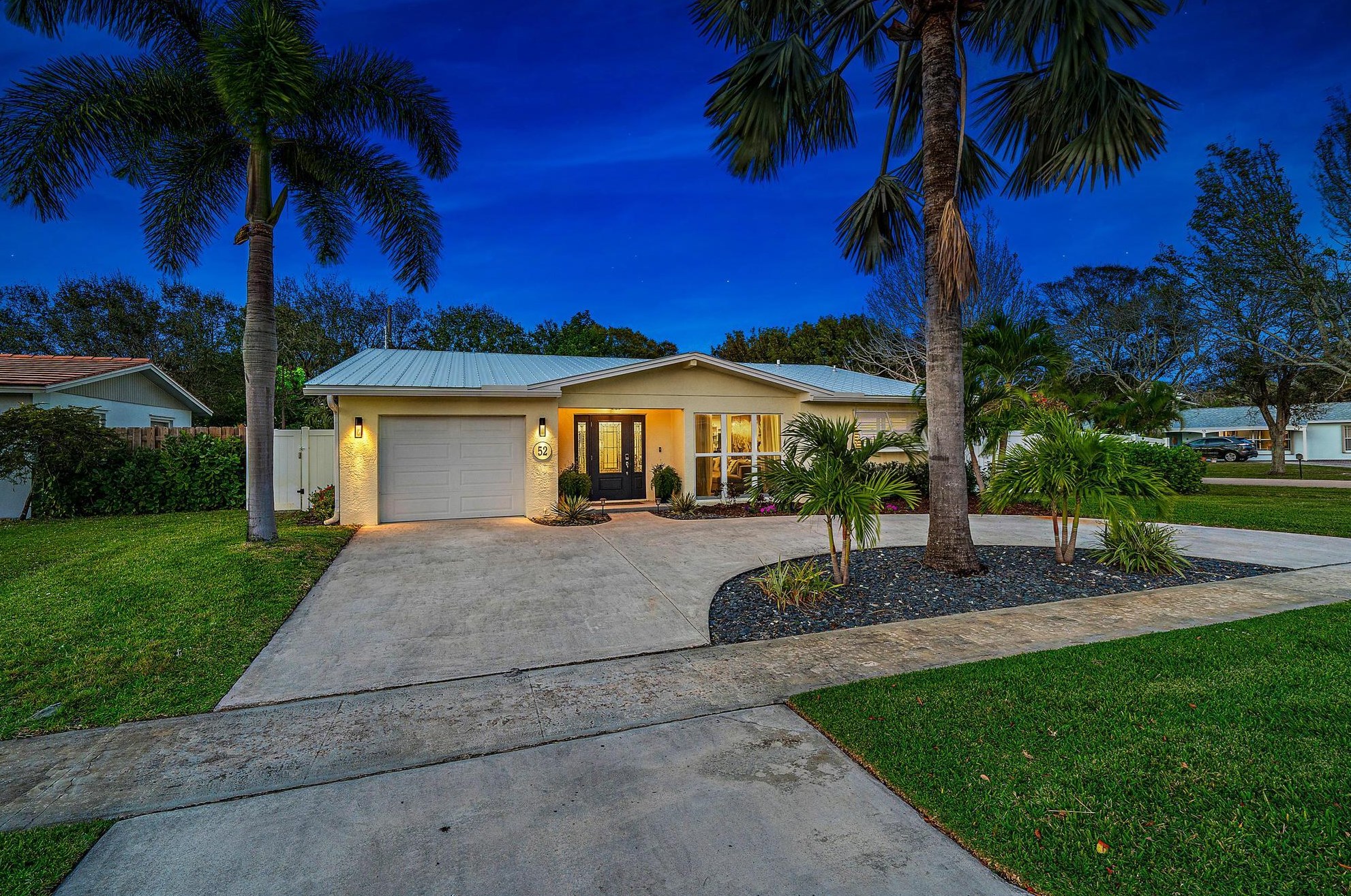 52 Azalea Cir, Jupiter, FL 33469-2608