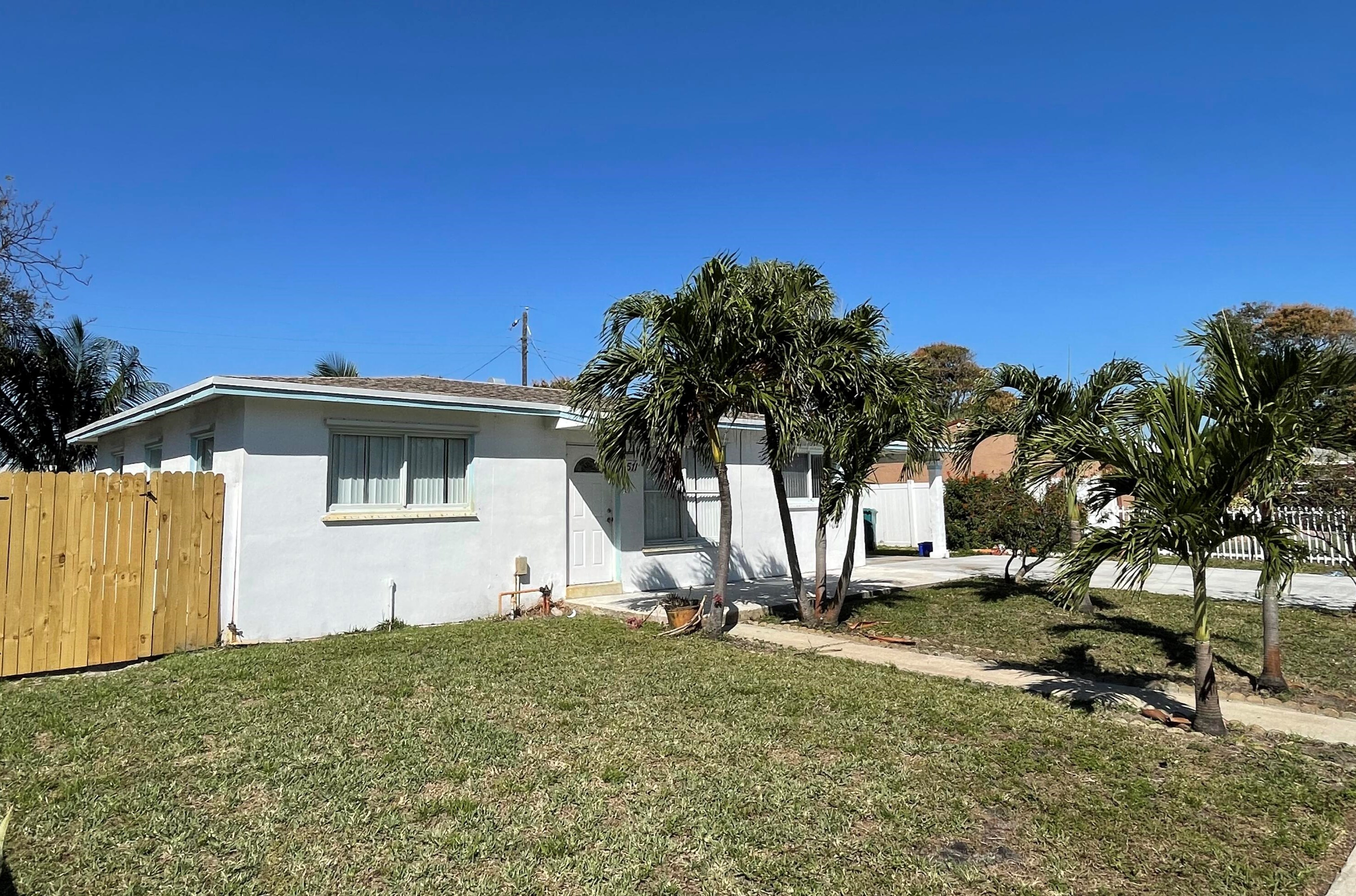 1511 2nd St, Boynton Beach FL  33435-2705 exterior