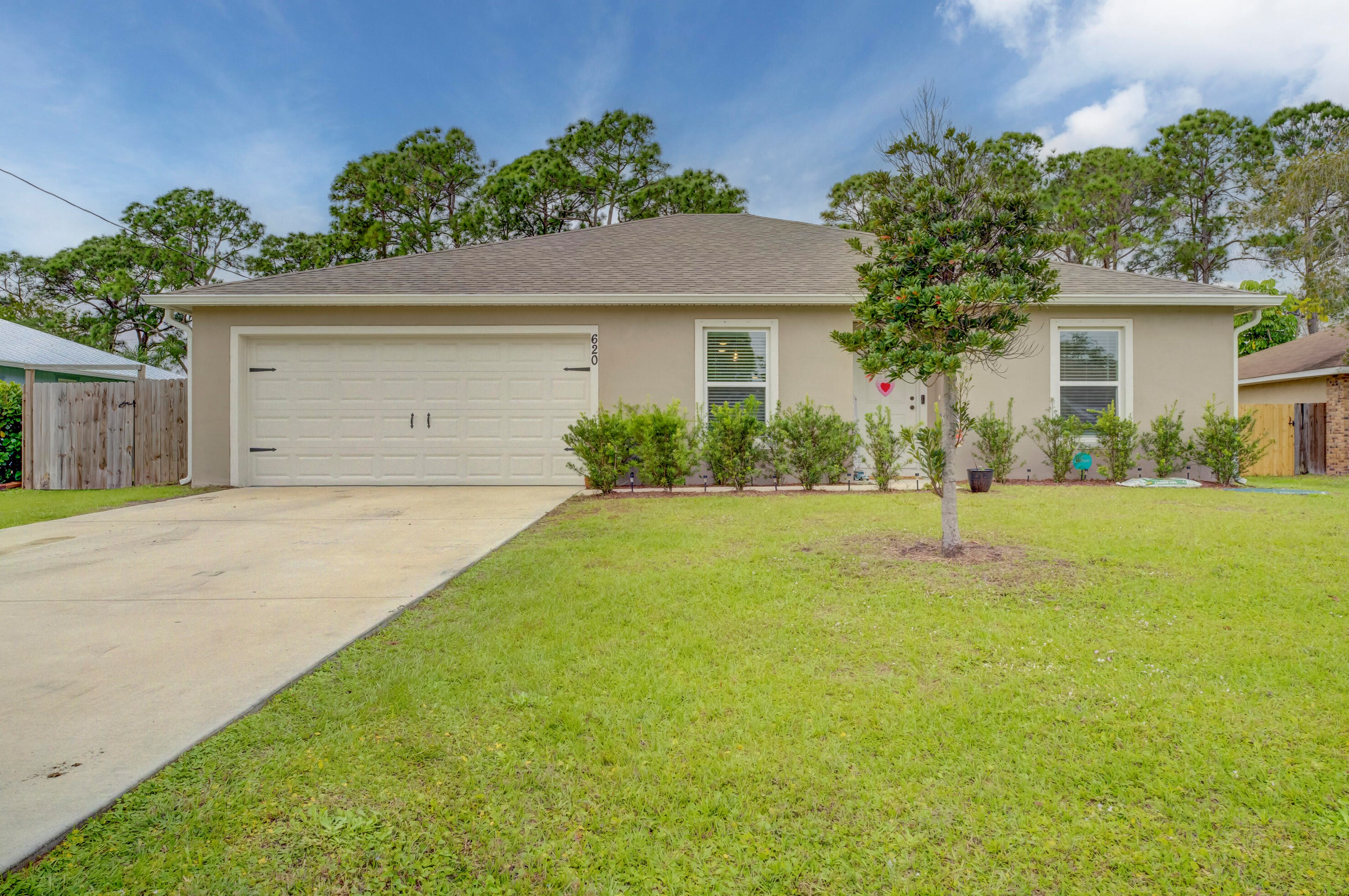 620 Kingston St, Fort Pierce, FL 34983-1066