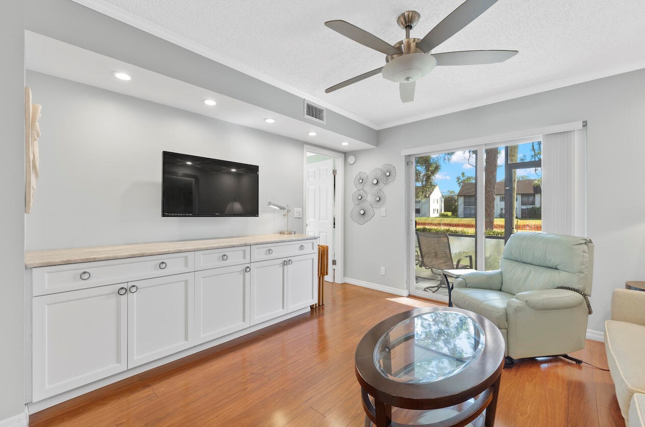 7202 Golf Colony Ct, Lake Worth FL  33467-3992 exterior