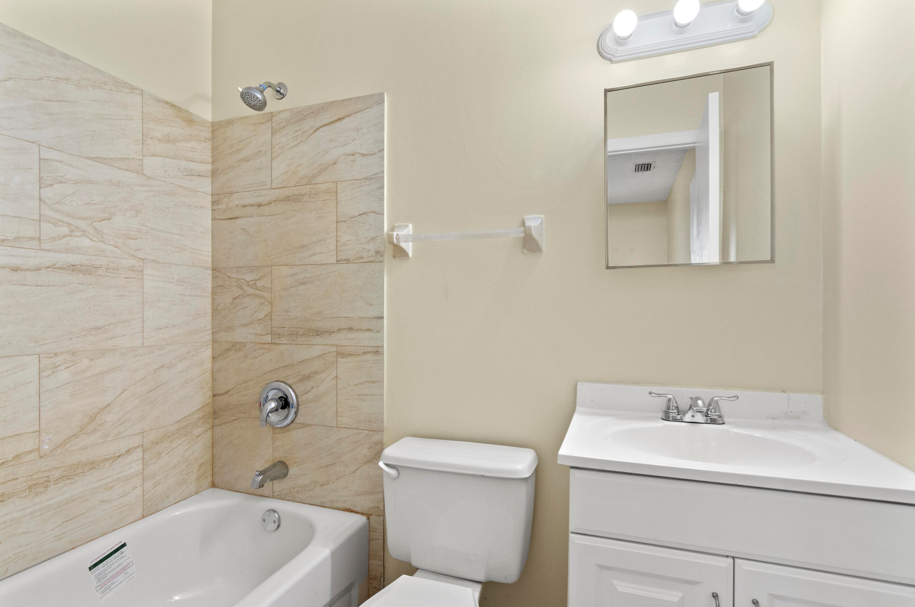 526 Kingston St, Fort Pierce FL  34983-8640 exterior