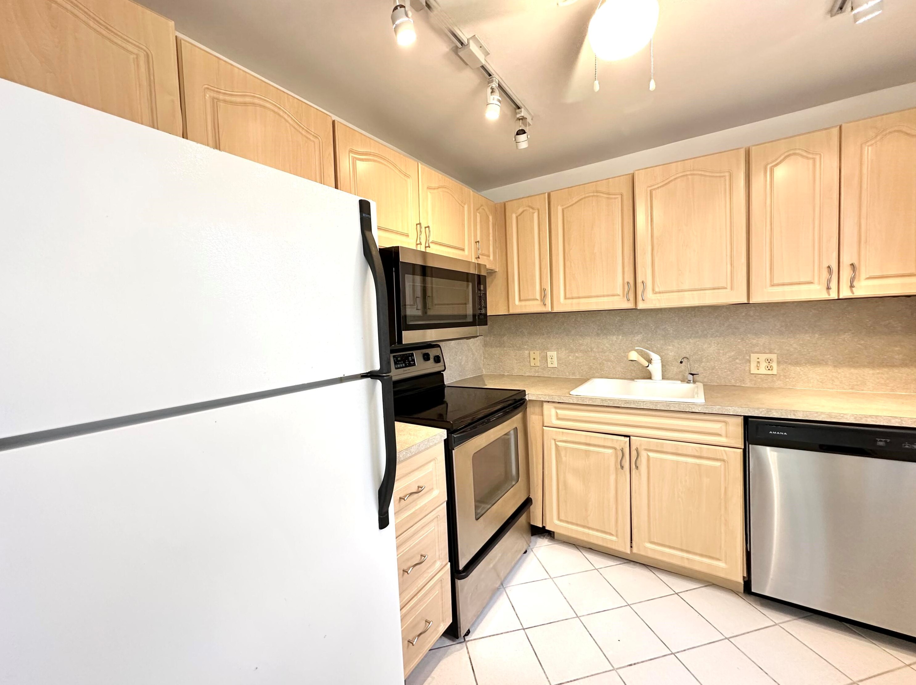 172 Fanshaw E, Boca Raton, FL 33434