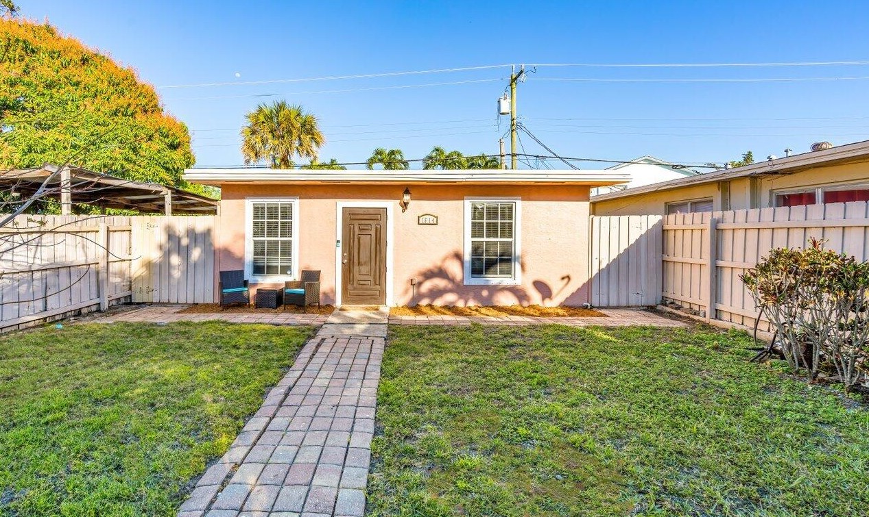 1514 N St, Lake Worth, FL 33460-1954