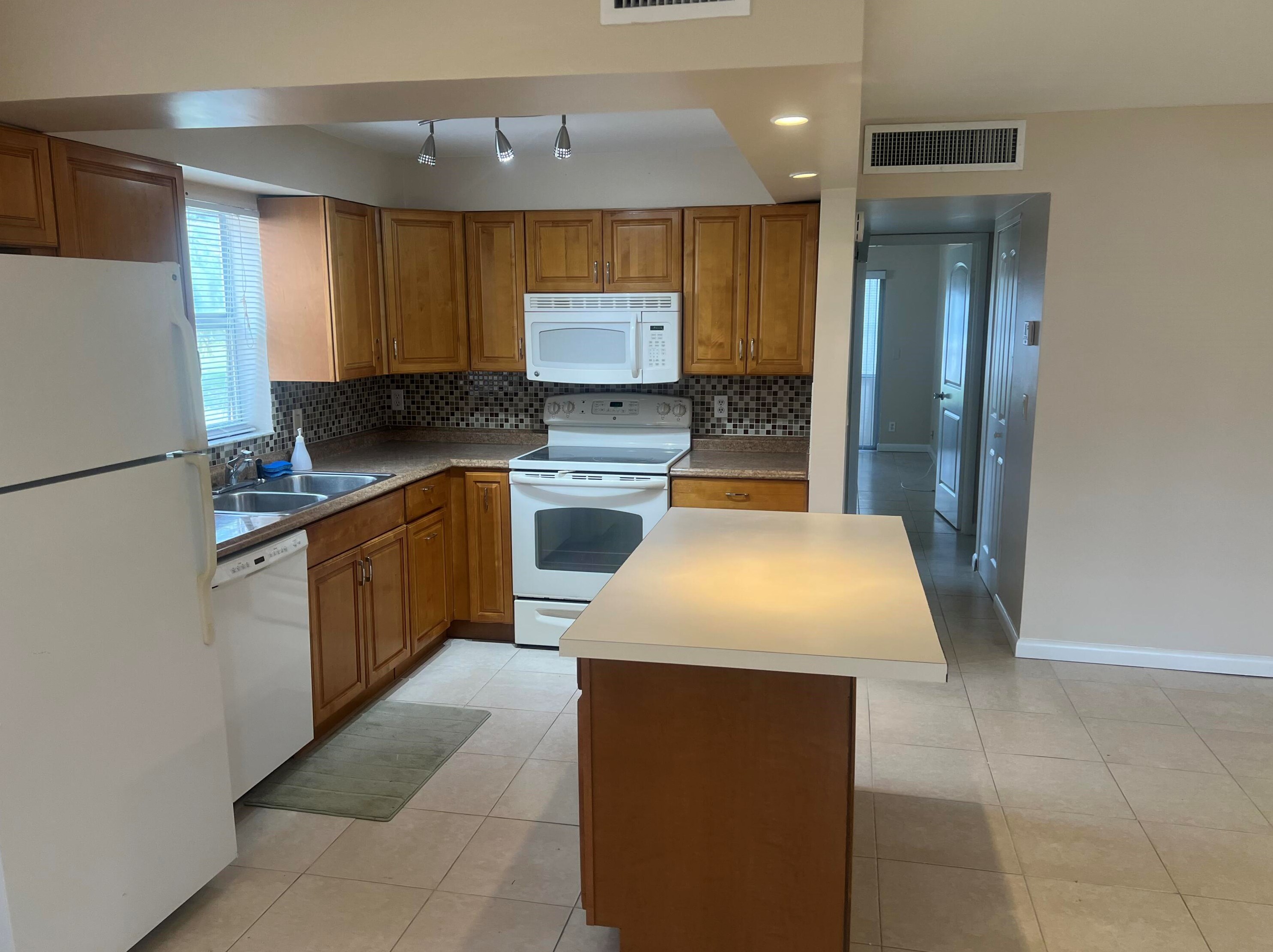 632 Saxony N, Delray Beach, FL 33446