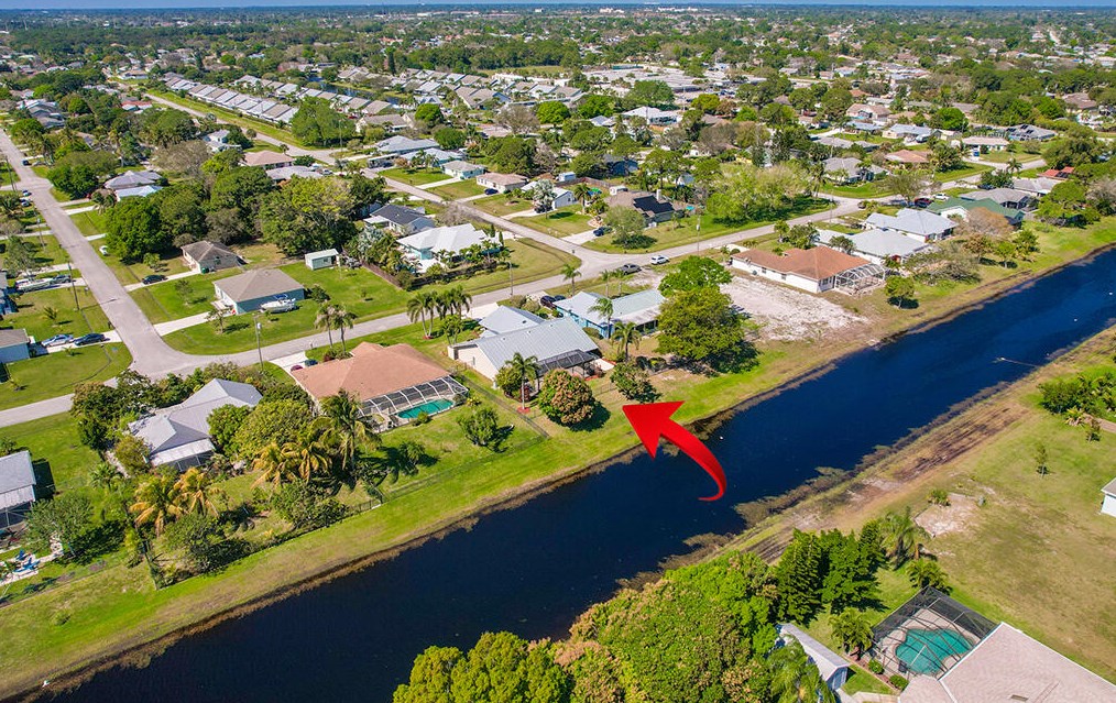 2489 Hallahan St, Fort Pierce, FL 34952-7241