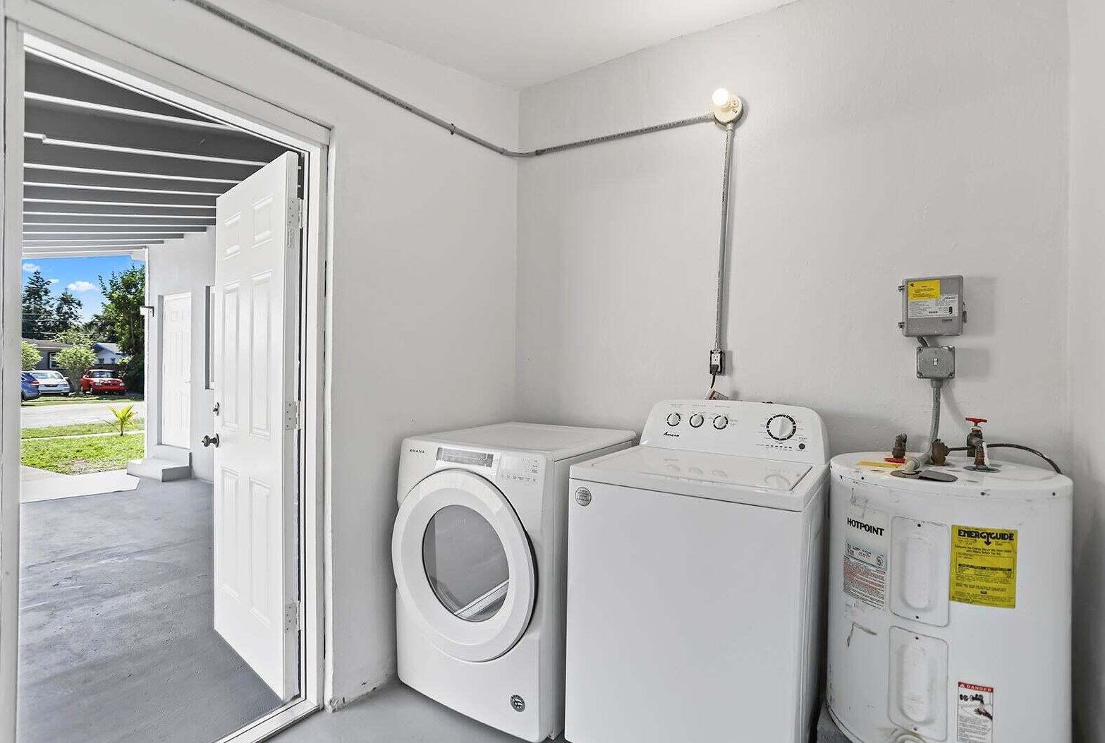 7281 Mcarthur Pkwy, Hollywood FL  33024-7122 exterior