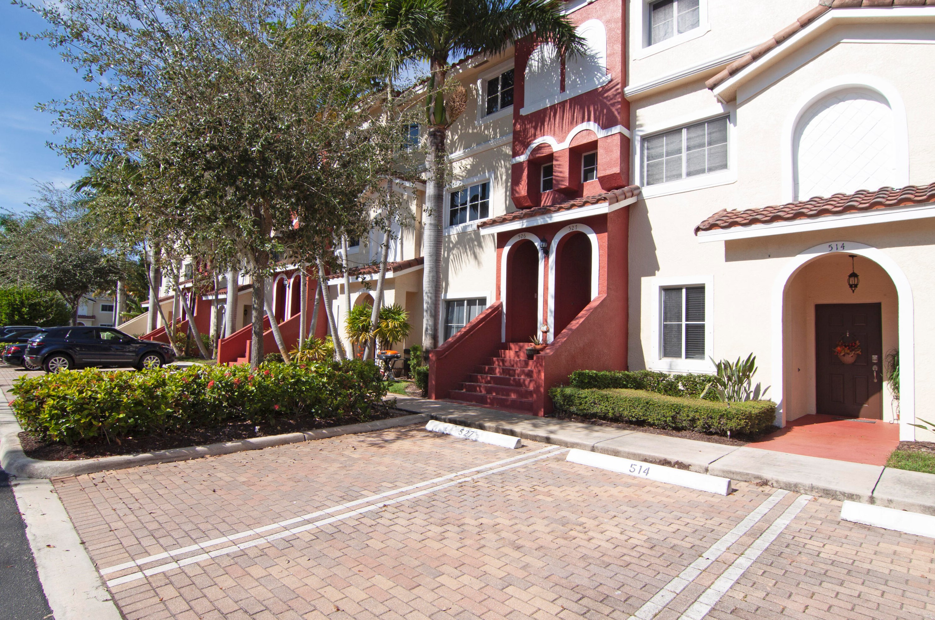 527 Bayfront Dr, Boynton Beach, FL 33435