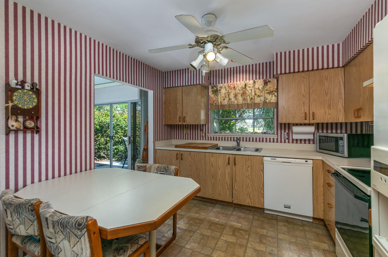 2924 Westlake Cir, Palm City FL  34990-4616 exterior