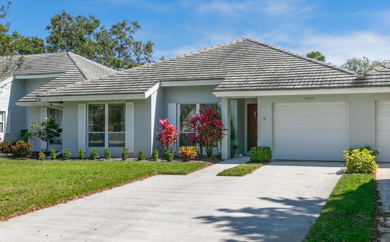 2924 Westlake Cir, Palm City, FL 34990-2588