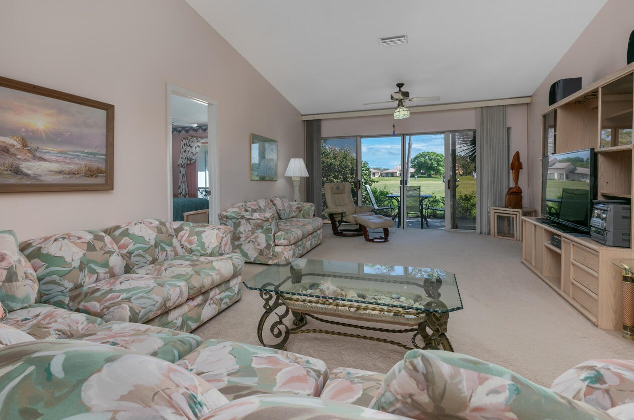 2924 Westlake Cir, Palm City FL  34990-4616 exterior