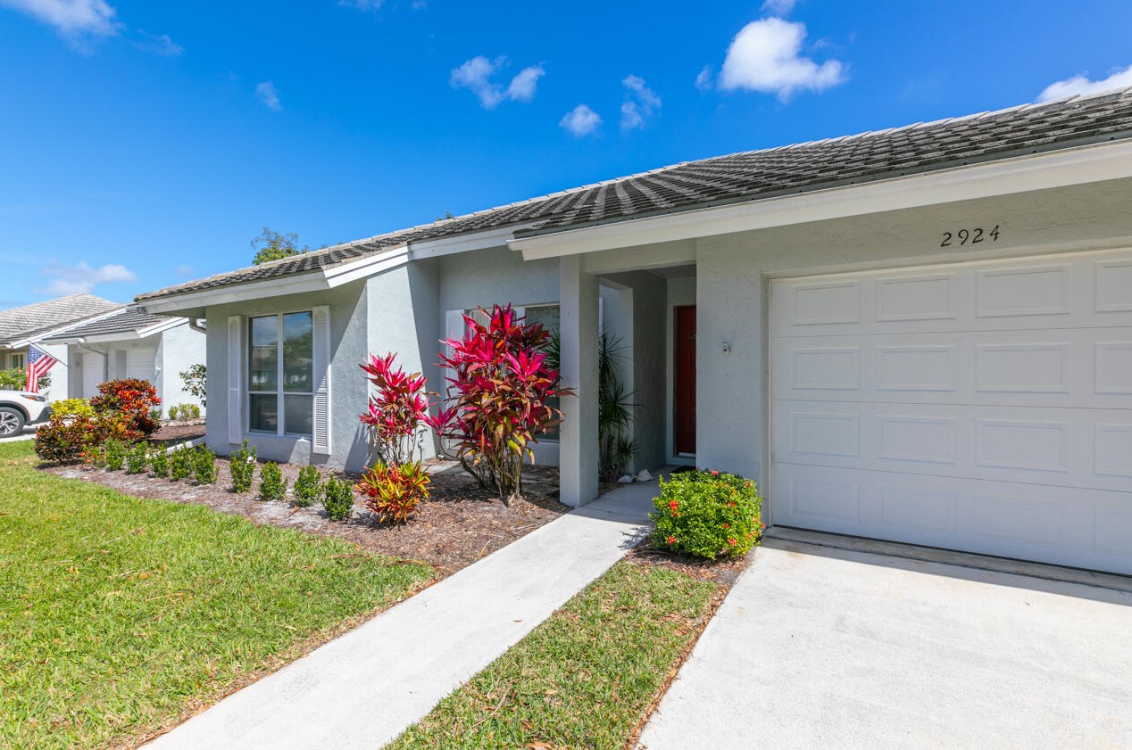 2924 Westlake Cir, Palm City FL  34990-2588 exterior