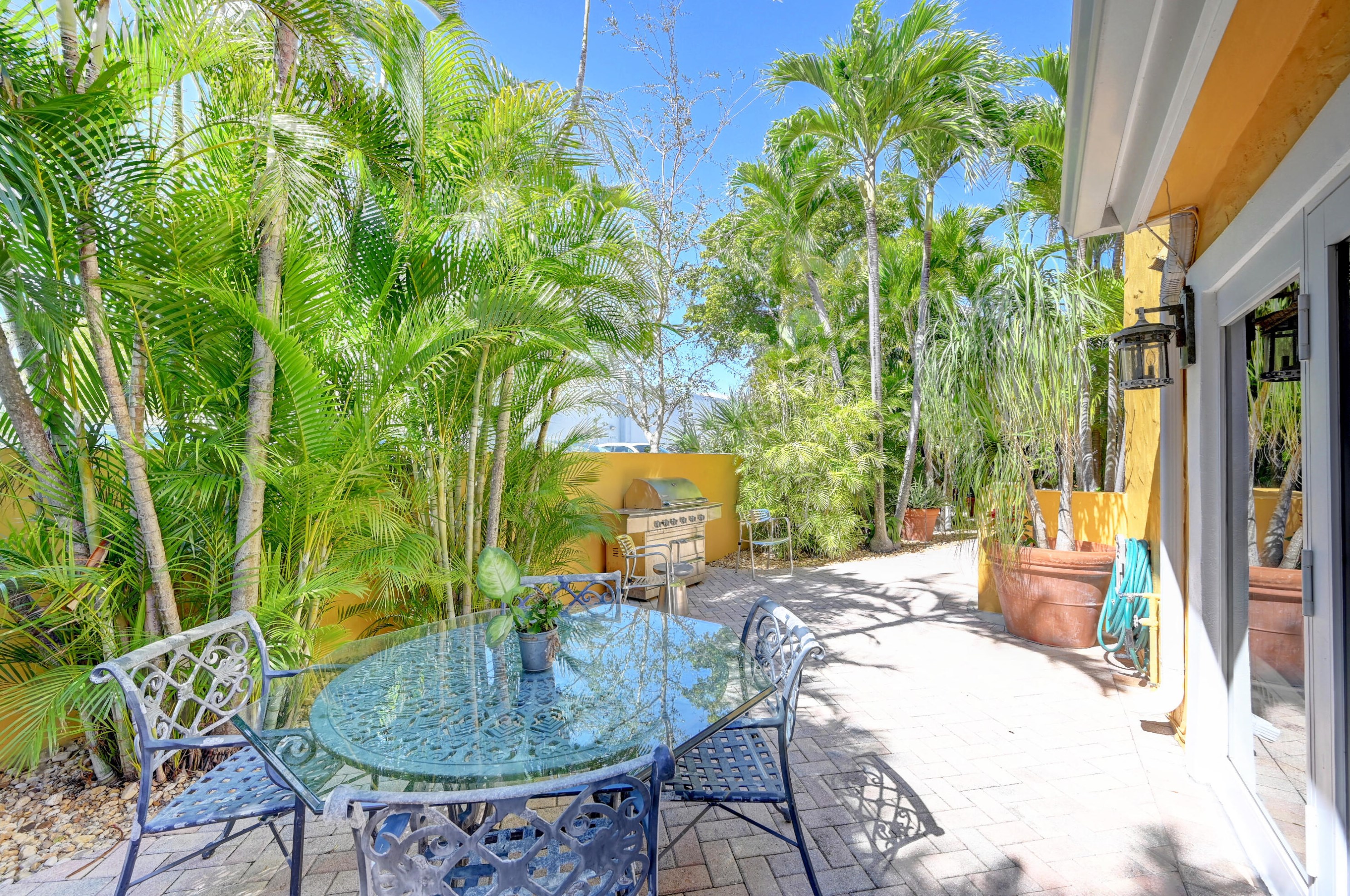 665 Forsyth St, Boca Raton FL 33487-3202 exterior