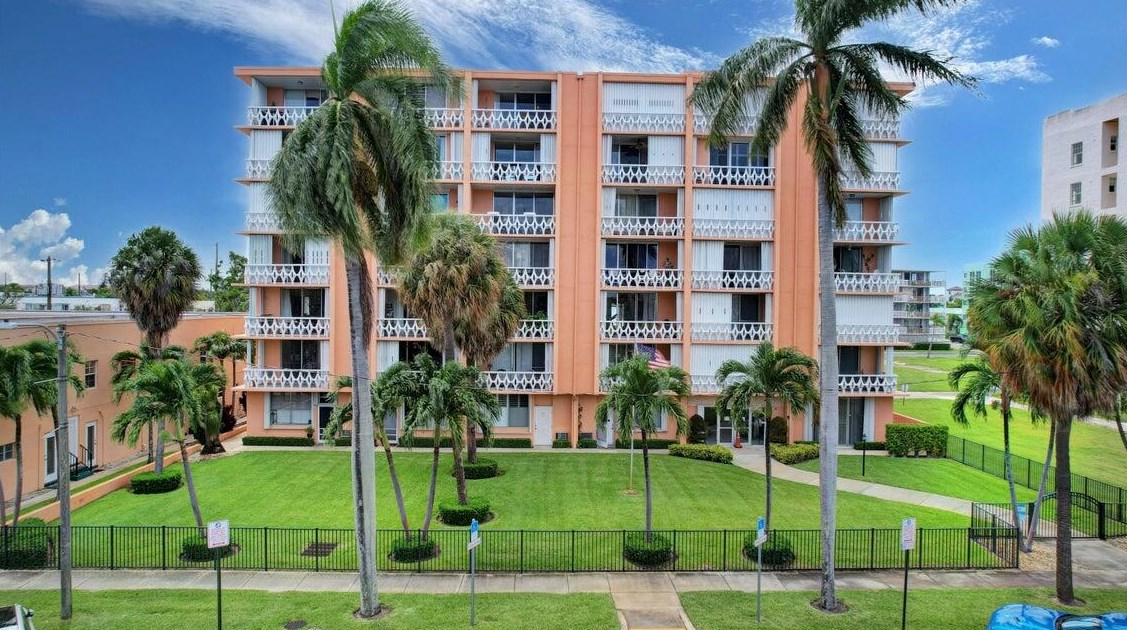 15 S Golfview Rd #204, Lake Worth, FL 33460