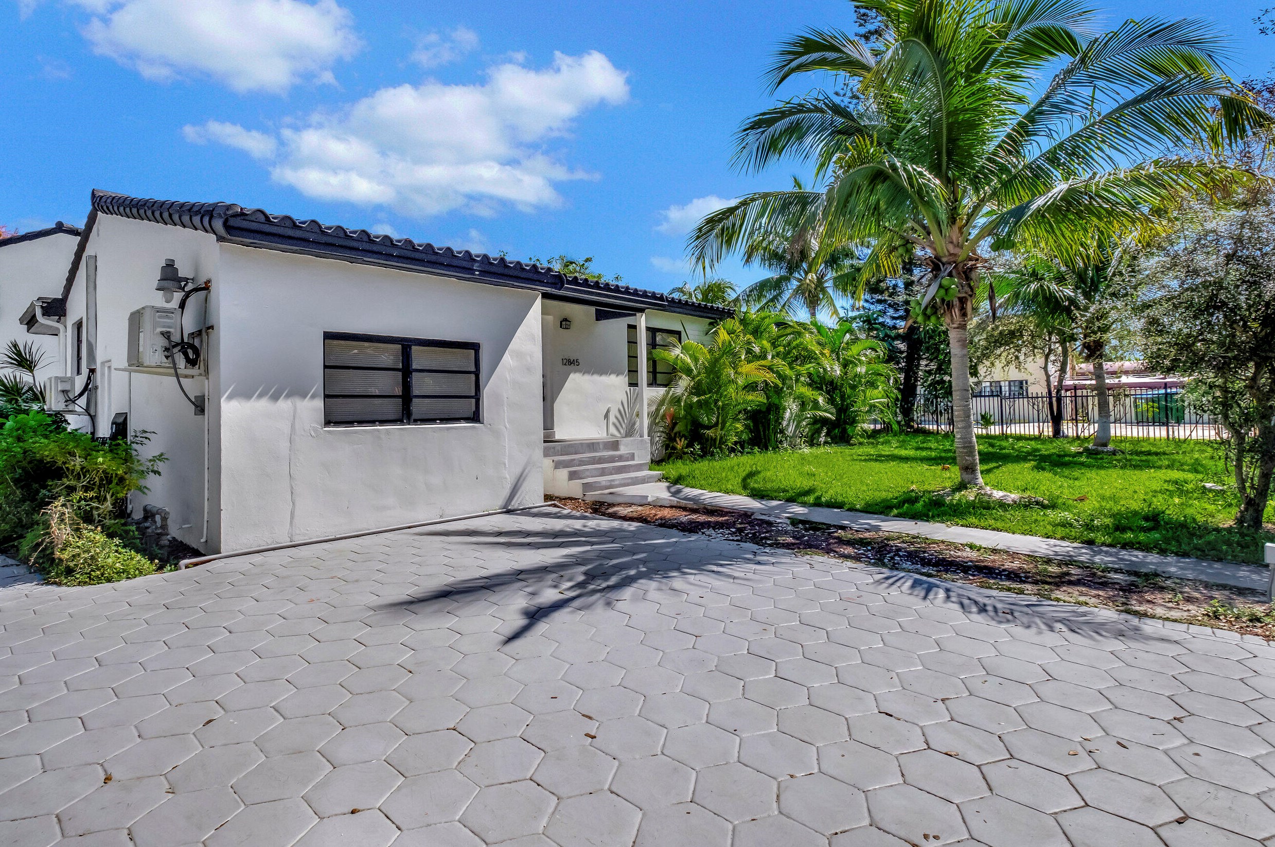 12845 Nw 2nd Ave, Miami, FL 33161