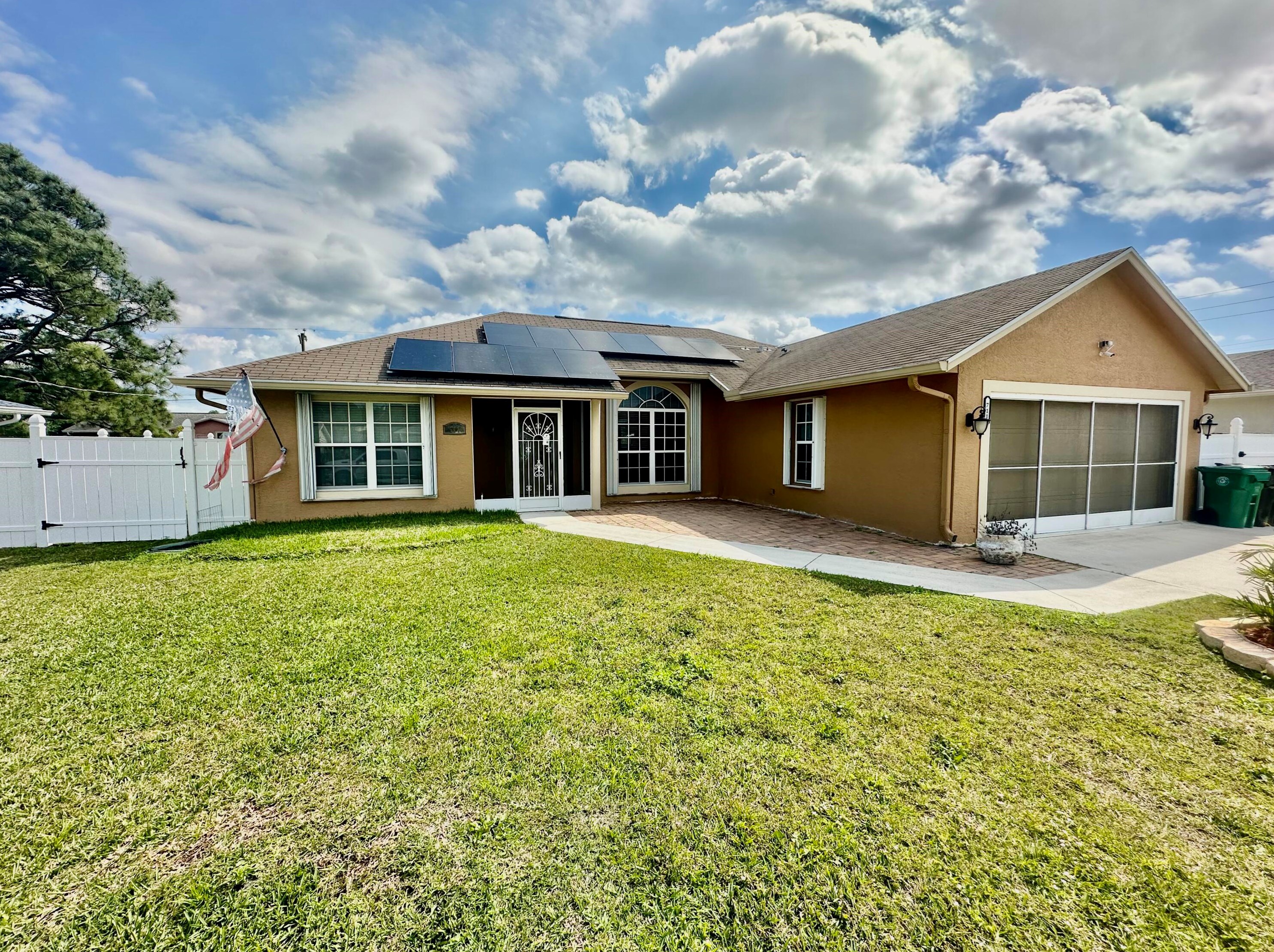 711 Virginia St, Fort Pierce FL  34983-1148 exterior