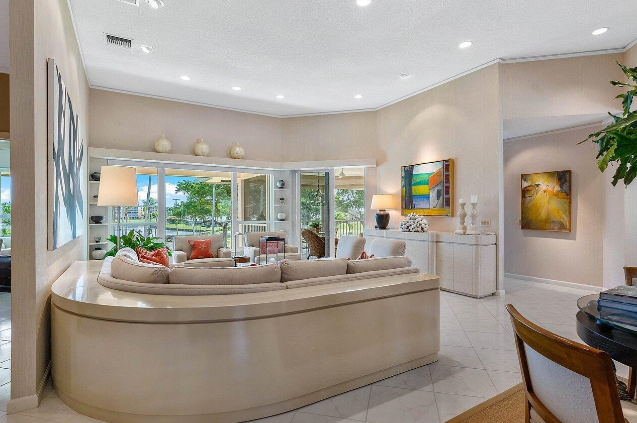 196 Orange Tree Dr, Lake Worth FL 33462-1185 exterior