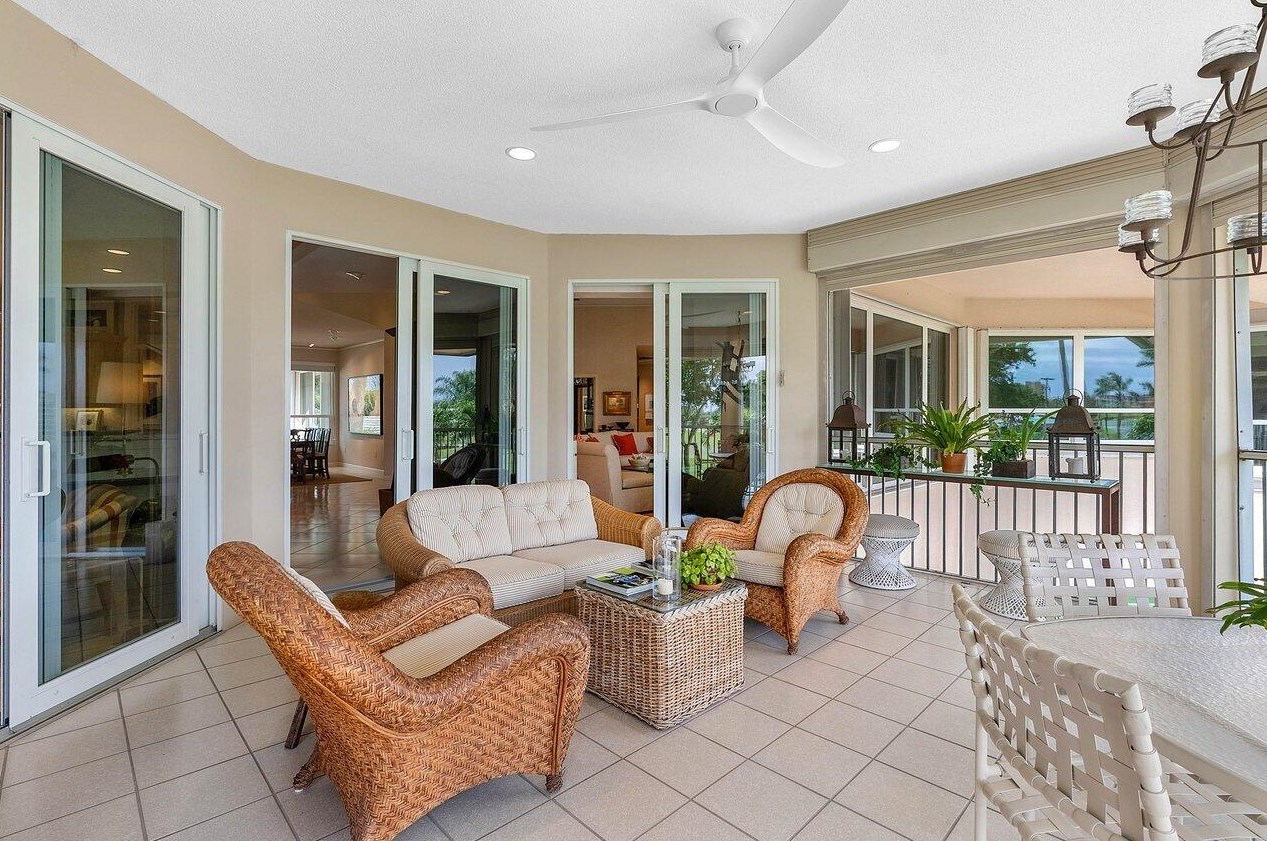 196 Orange Tree Dr, Lake Worth FL 33462-1185 exterior