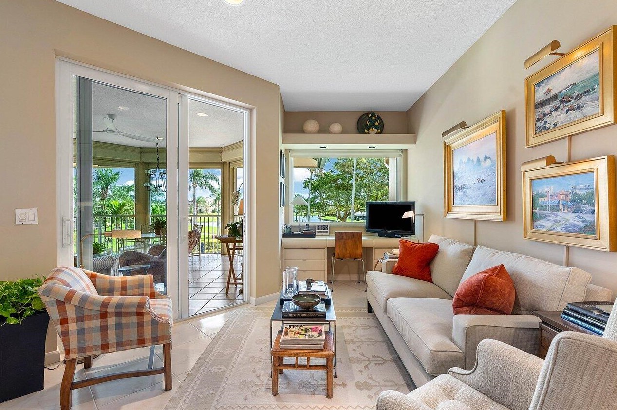 196 Orange Tree Dr, Lake Worth FL 33462-1185 exterior