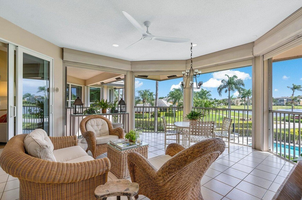 196 Orange Tree Dr, Lake Worth FL 33462-1185 exterior