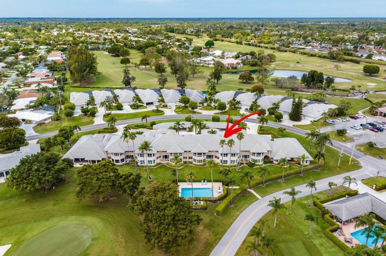 196 Orange Tree Dr, Lake Worth FL 33462-1185 exterior