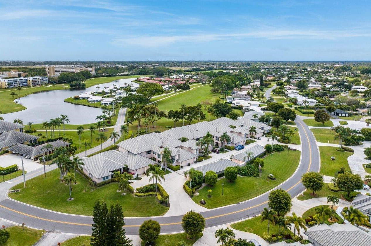 196 Orange Tree Dr, Lake Worth FL 33462-1185 exterior