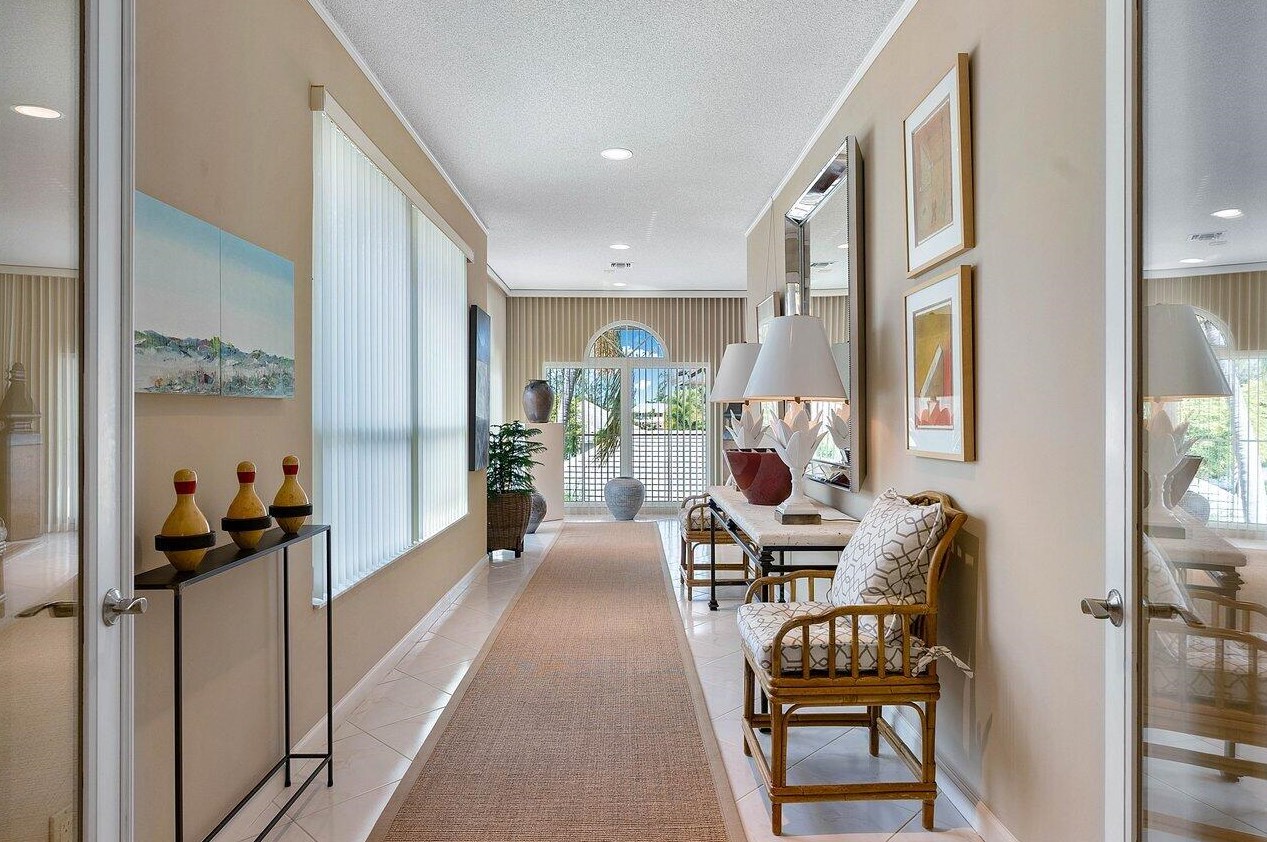 196 Orange Tree Dr, Lake Worth FL 33462-1185 exterior