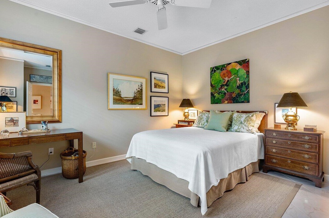 196 Orange Tree Dr, Lake Worth FL 33462-1185 exterior