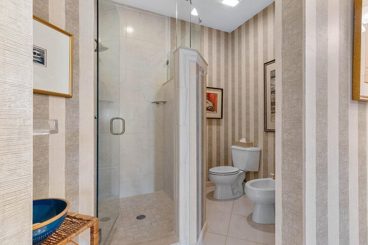 196 Orange Tree Dr, Lake Worth FL 33462-1185 exterior