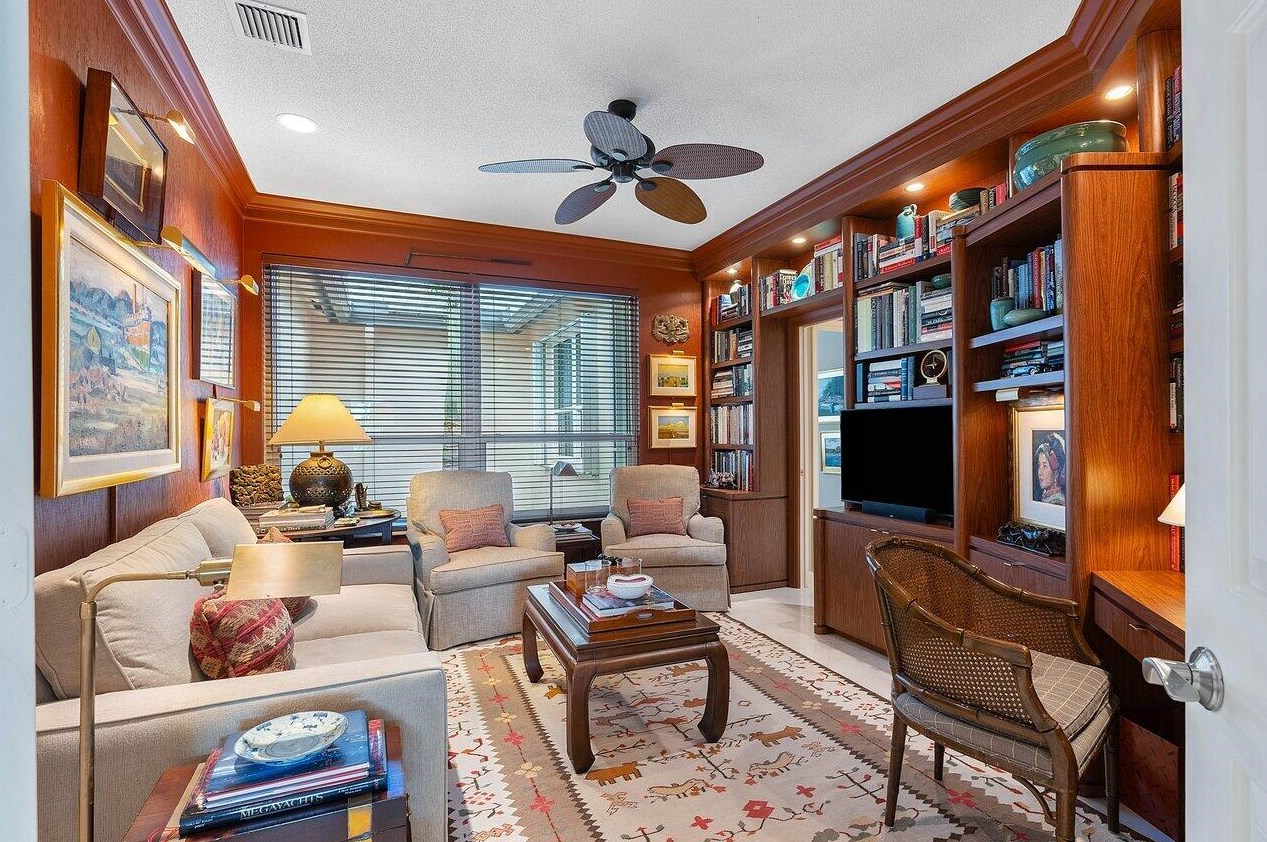 196 Orange Tree Dr, Lake Worth FL 33462-1185 exterior