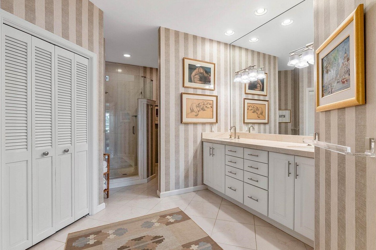 196 Orange Tree Dr, Lake Worth FL 33462-1185 exterior