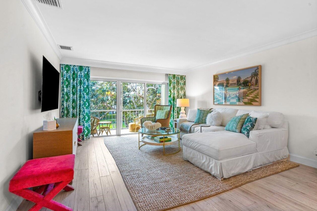 301 Venetian Dr #16, Delray Beach, FL 33483