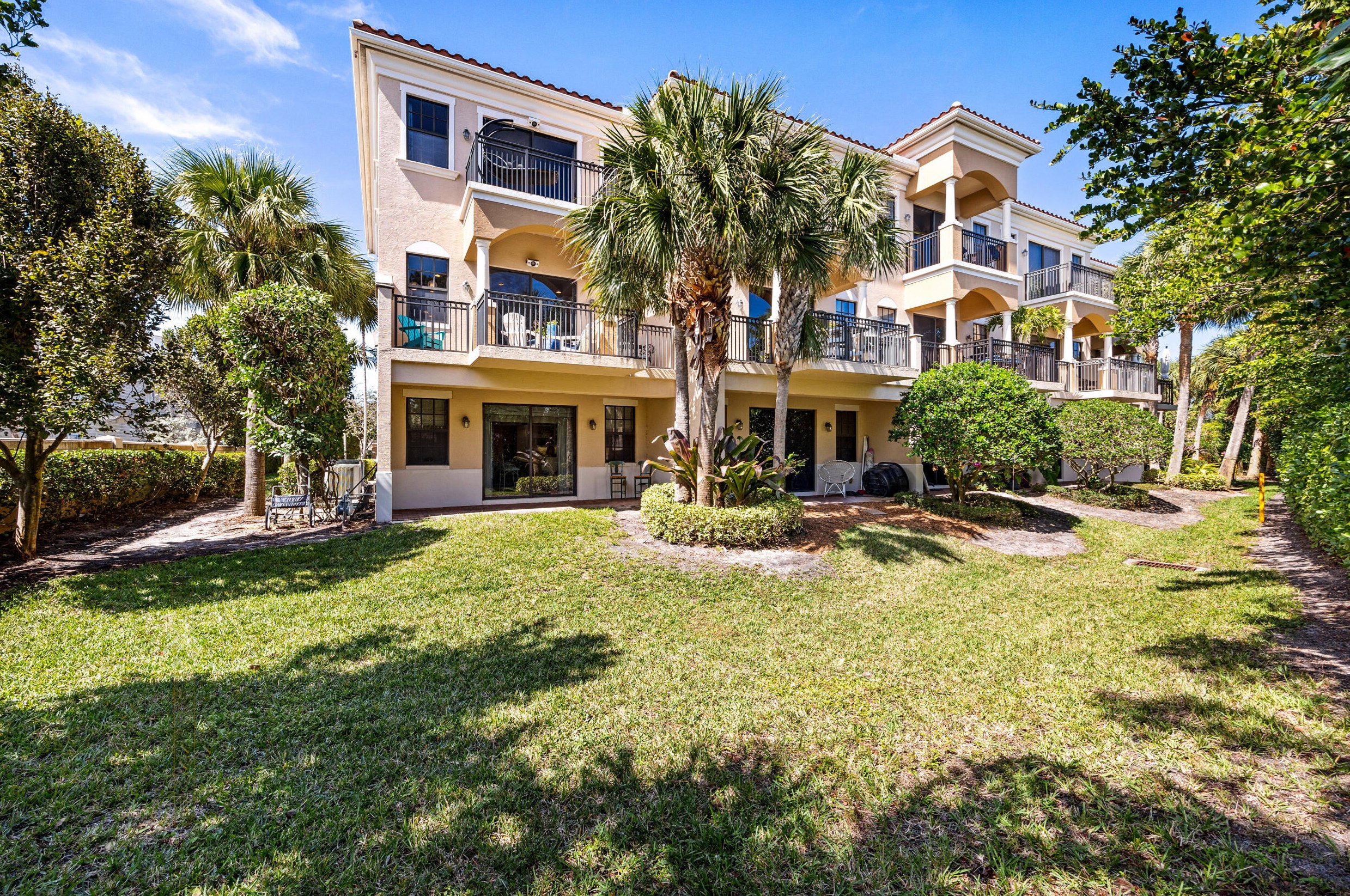 405 Del Sol Cir, Jupiter FL 33469-2229 exterior