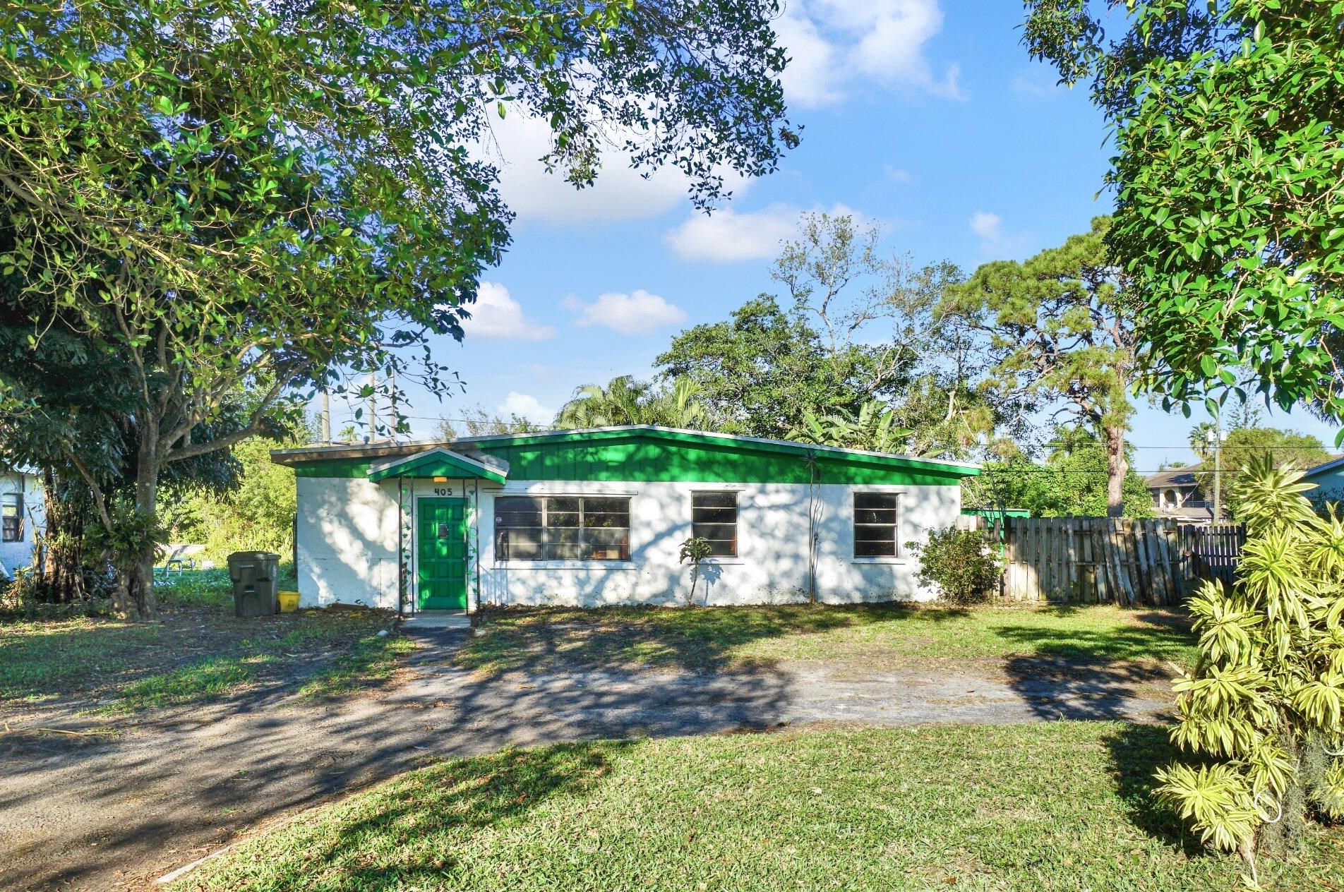 405 Fleming Ave, Lake Worth FL 33463-1900 exterior