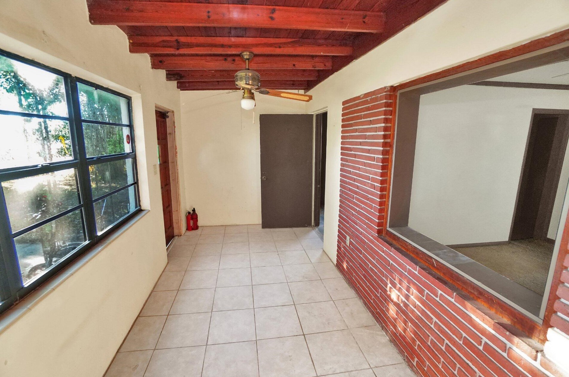 405 Fleming Ave, Lake Worth FL 33463-1900 exterior