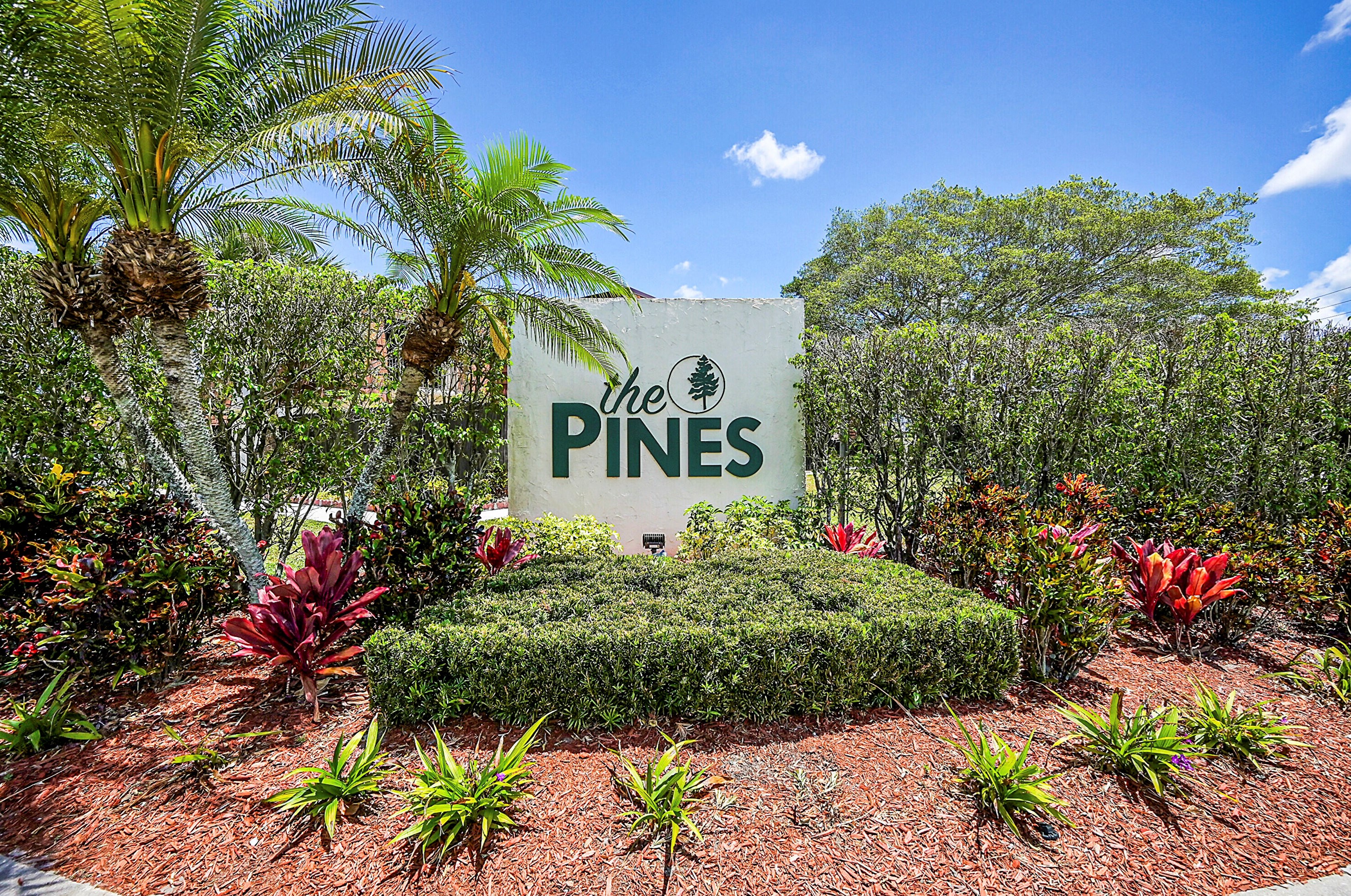 2228 White Pine Cir, West Palm Beach, FL 33415-6165